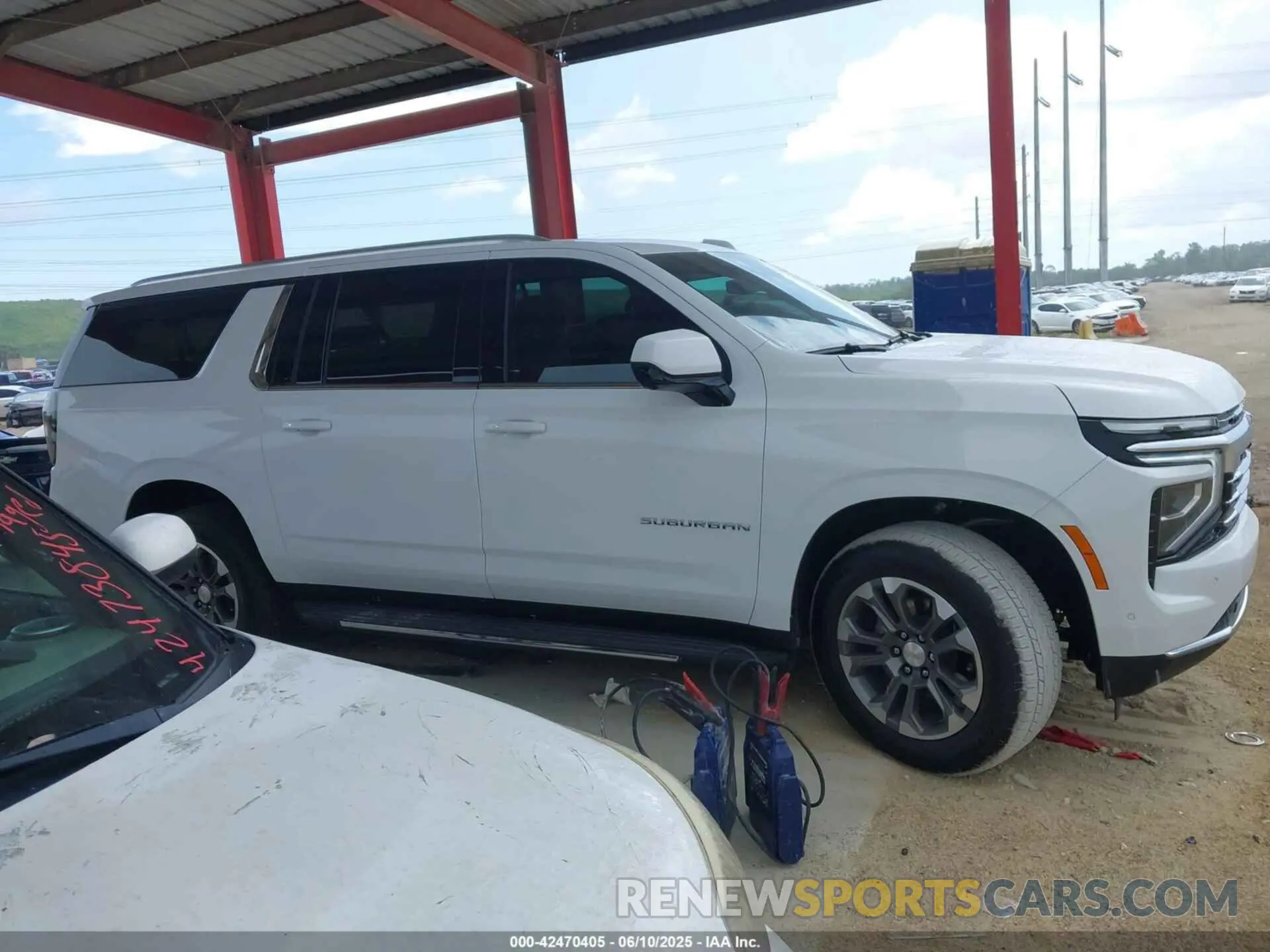 13 Photograph of a damaged car 1GNS5CRD2SR153521 CHEVROLET SUBURBAN 2025