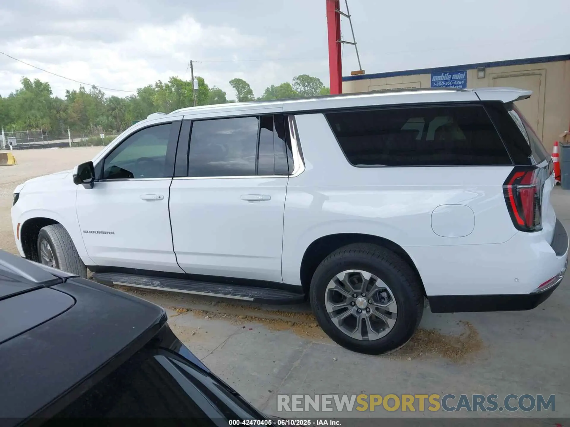 14 Photograph of a damaged car 1GNS5CRD2SR153521 CHEVROLET SUBURBAN 2025
