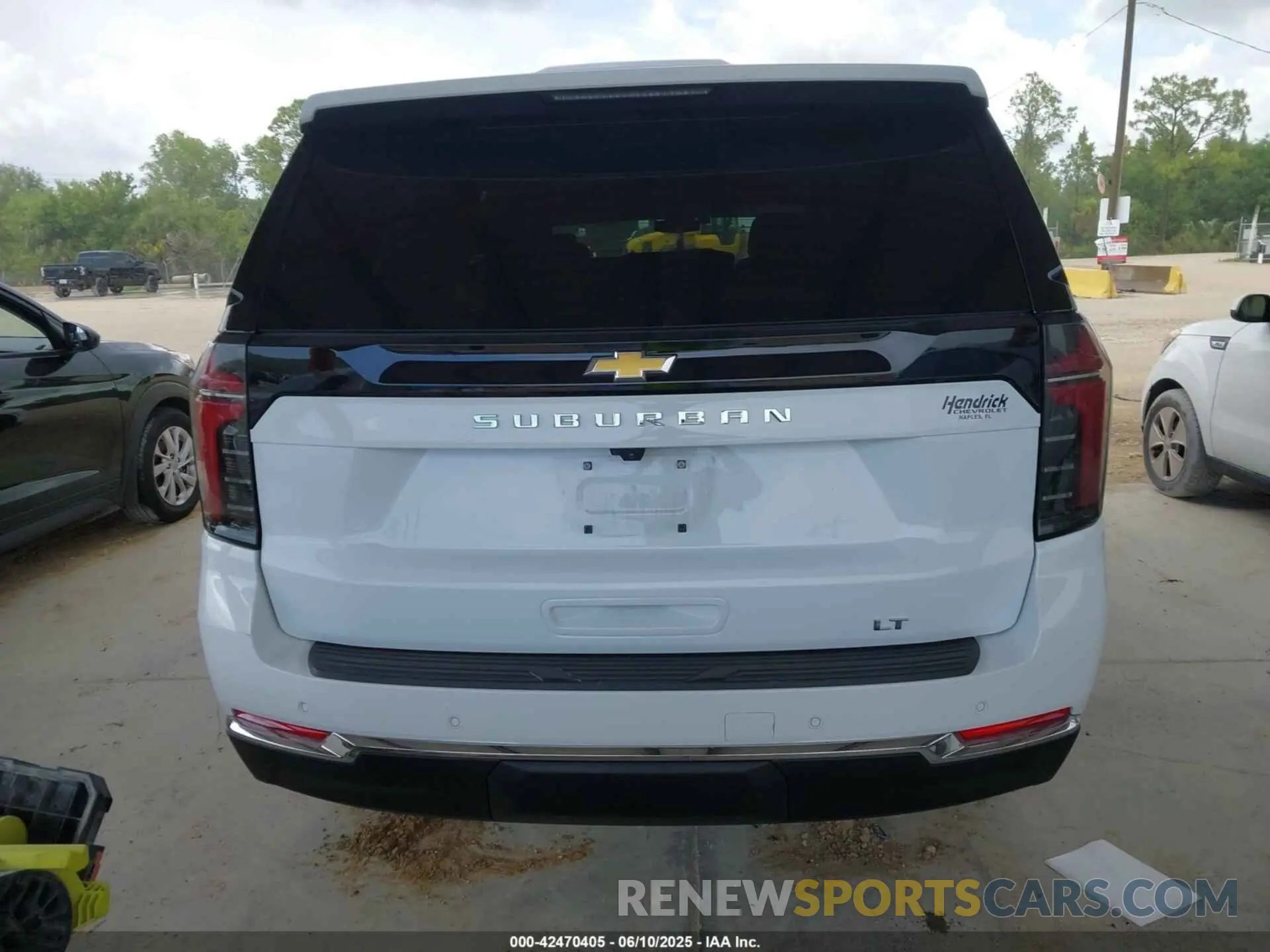 16 Photograph of a damaged car 1GNS5CRD2SR153521 CHEVROLET SUBURBAN 2025