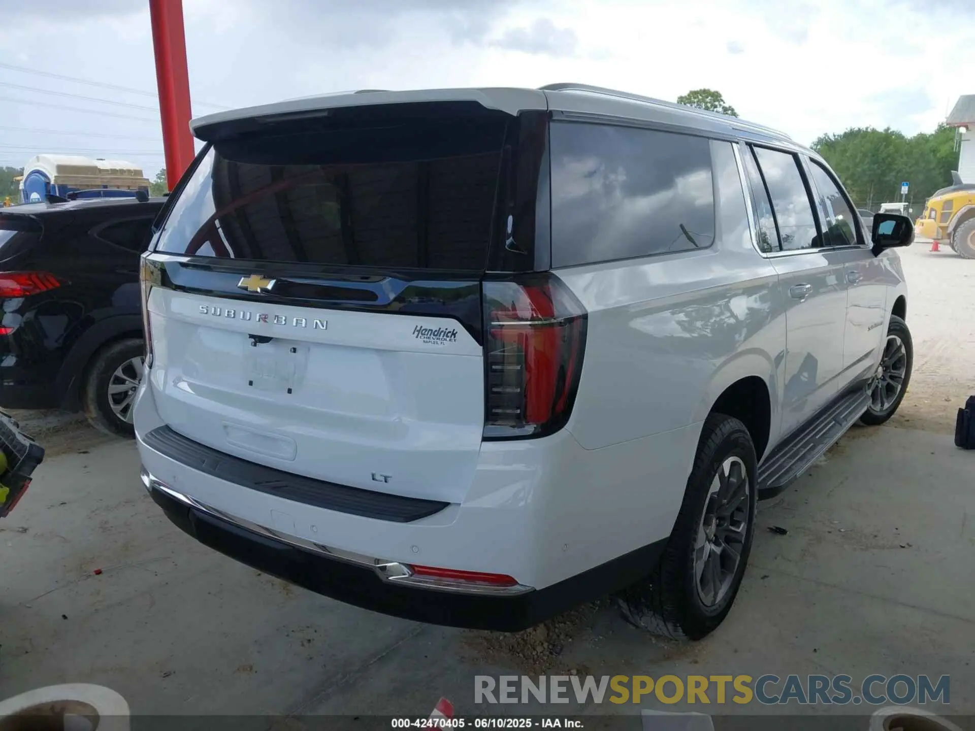 4 Photograph of a damaged car 1GNS5CRD2SR153521 CHEVROLET SUBURBAN 2025