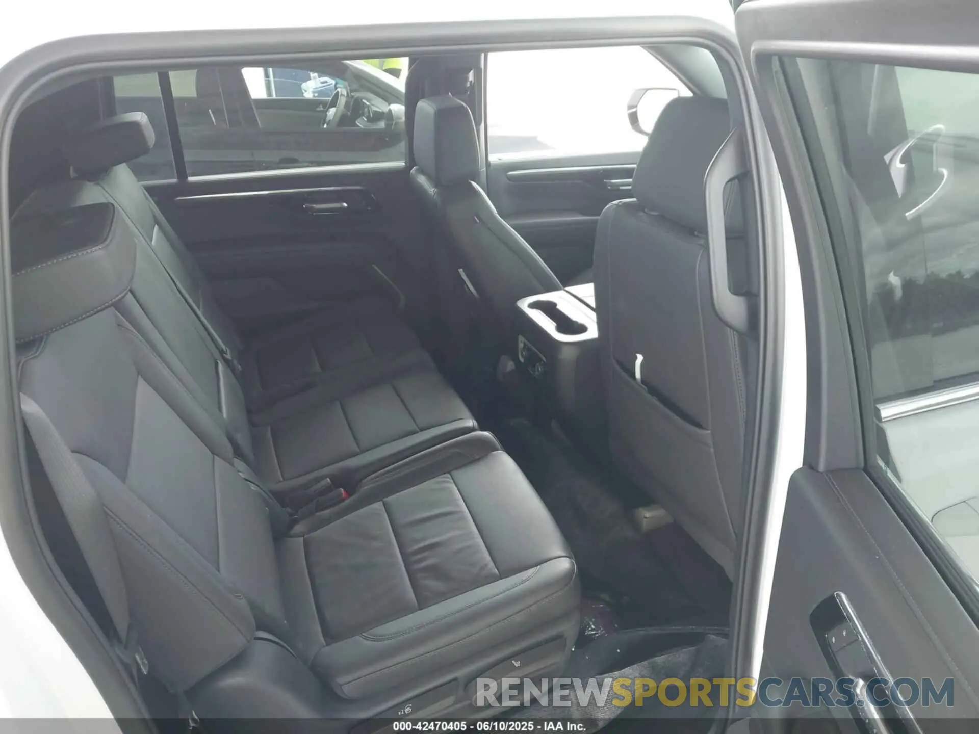 8 Photograph of a damaged car 1GNS5CRD2SR153521 CHEVROLET SUBURBAN 2025