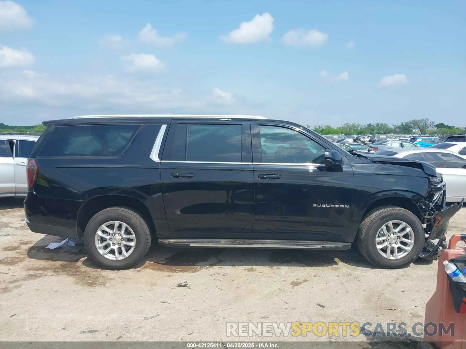 13 Photograph of a damaged car 1GNS5CRD8SR200292 CHEVROLET SUBURBAN 2025