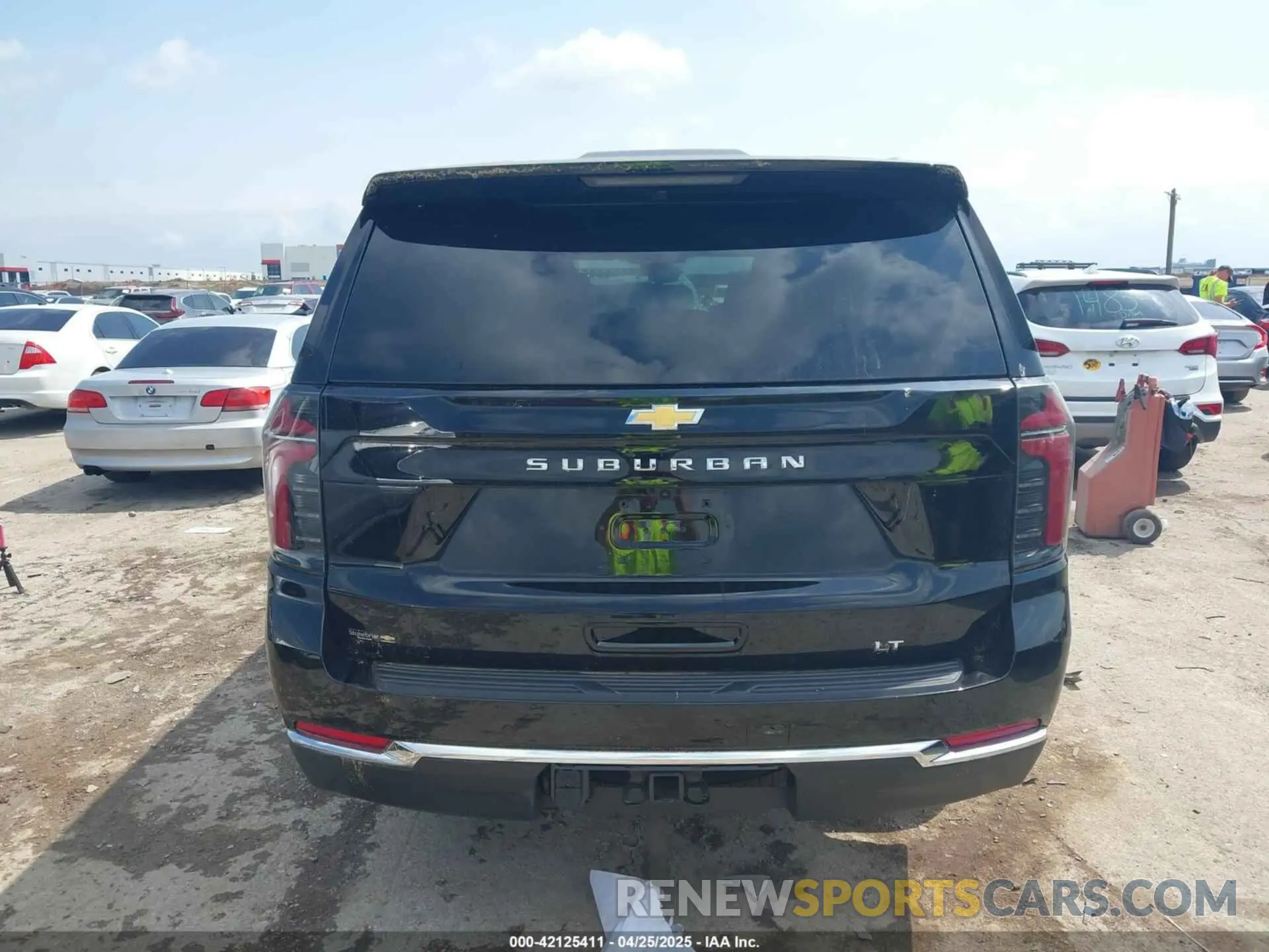 16 Photograph of a damaged car 1GNS5CRD8SR200292 CHEVROLET SUBURBAN 2025