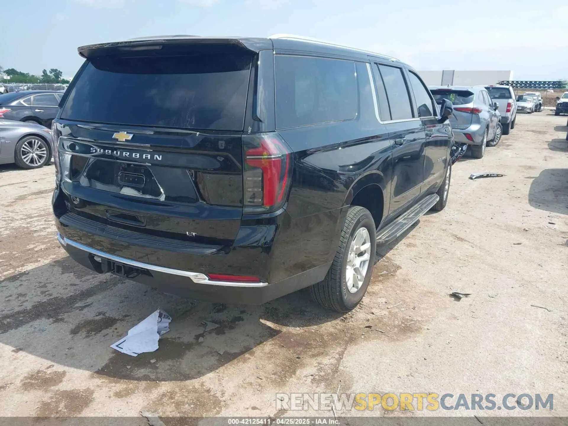 4 Photograph of a damaged car 1GNS5CRD8SR200292 CHEVROLET SUBURBAN 2025