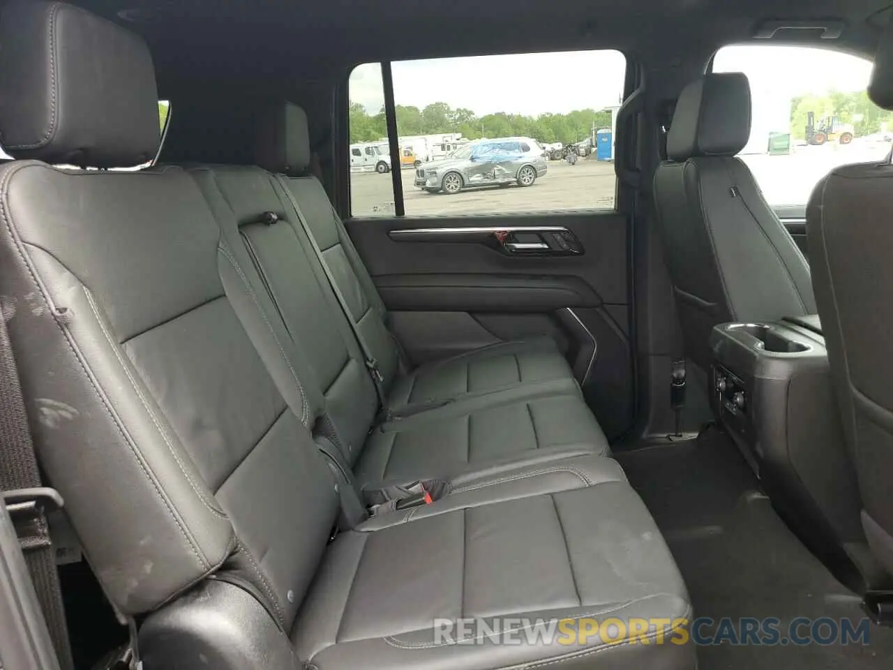 11 Photograph of a damaged car 1GNS6CRD6SR177897 CHEVROLET SUBURBAN 2025