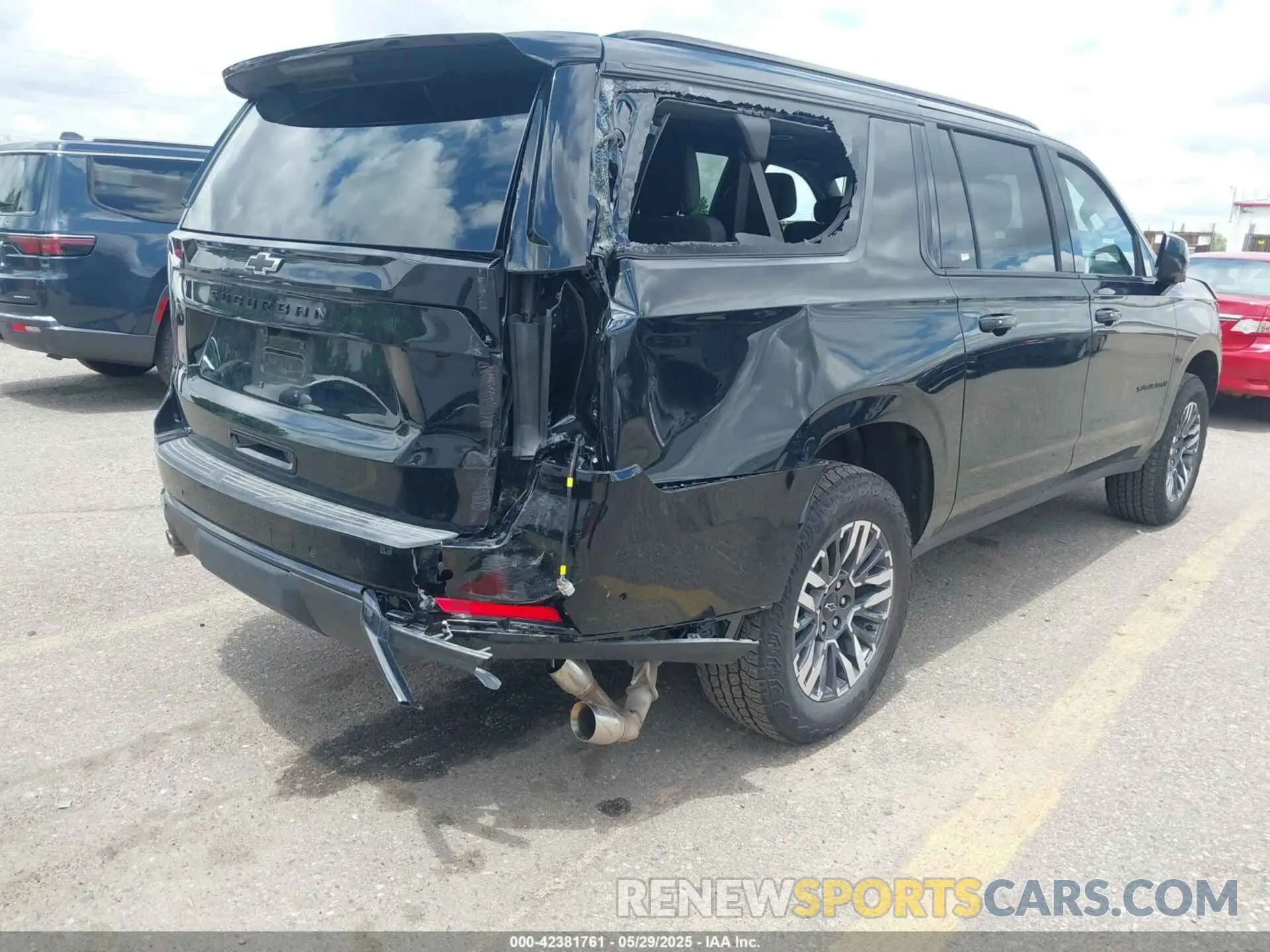 4 Photograph of a damaged car 1GNS6DRD3SR228259 CHEVROLET SUBURBAN 2025