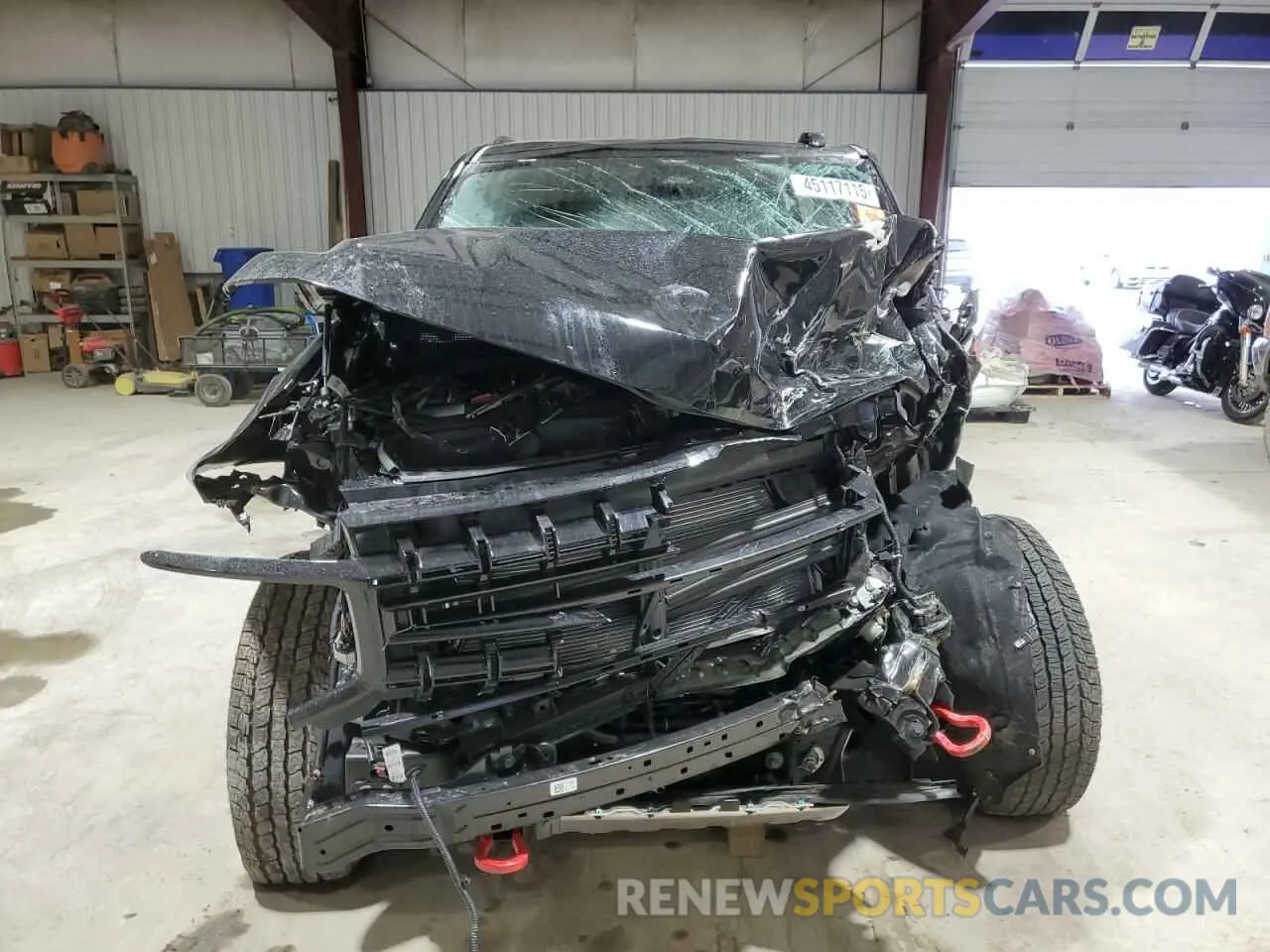 5 Photograph of a damaged car 1GNS6DRD6SR113994 CHEVROLET SUBURBAN 2025