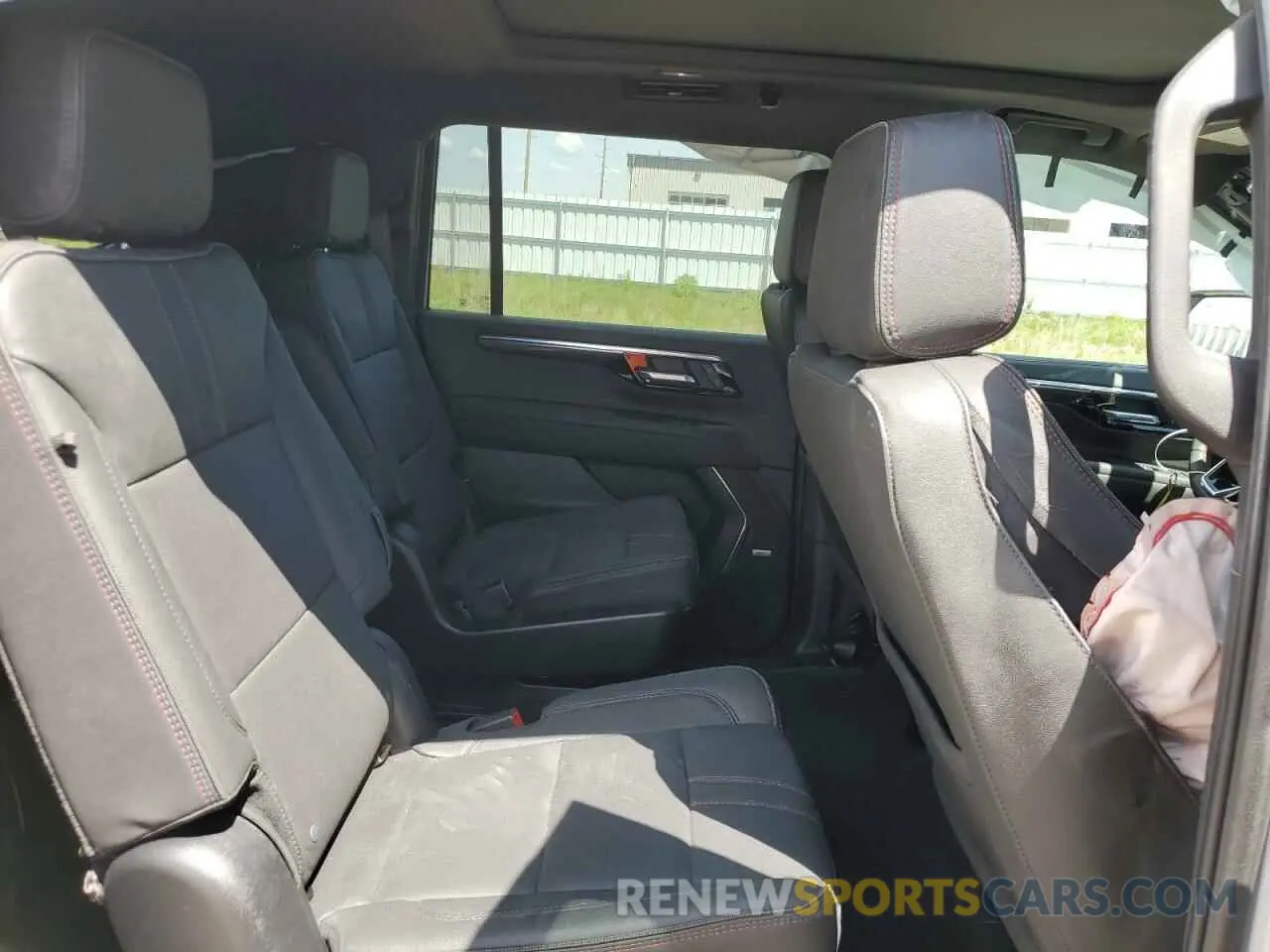 11 Photograph of a damaged car 1GNS6ERD0SR134023 CHEVROLET SUBURBAN 2025
