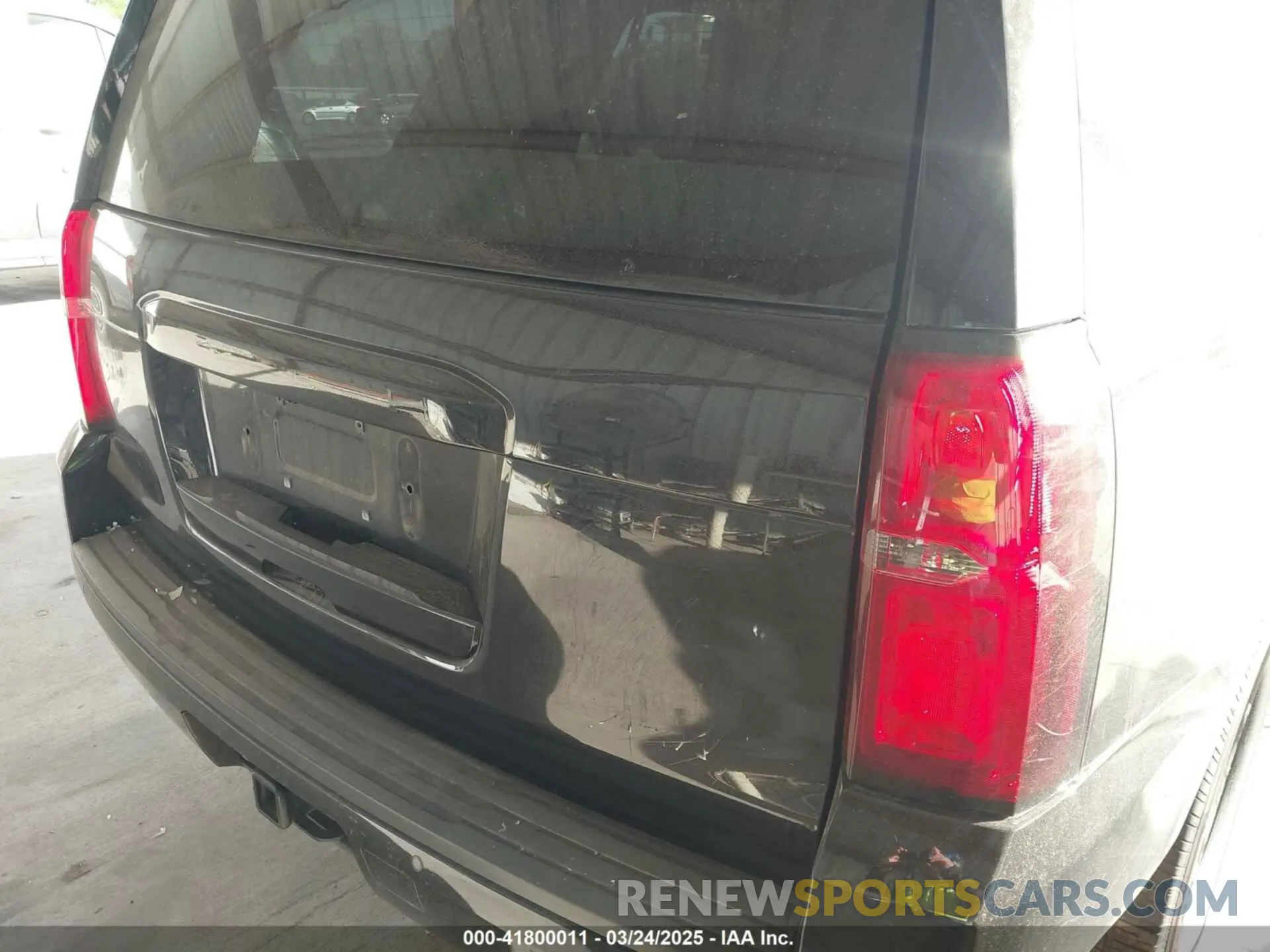 19 Photograph of a damaged car 1GNLCDEC0KR390778 CHEVROLET TAHOE 2019