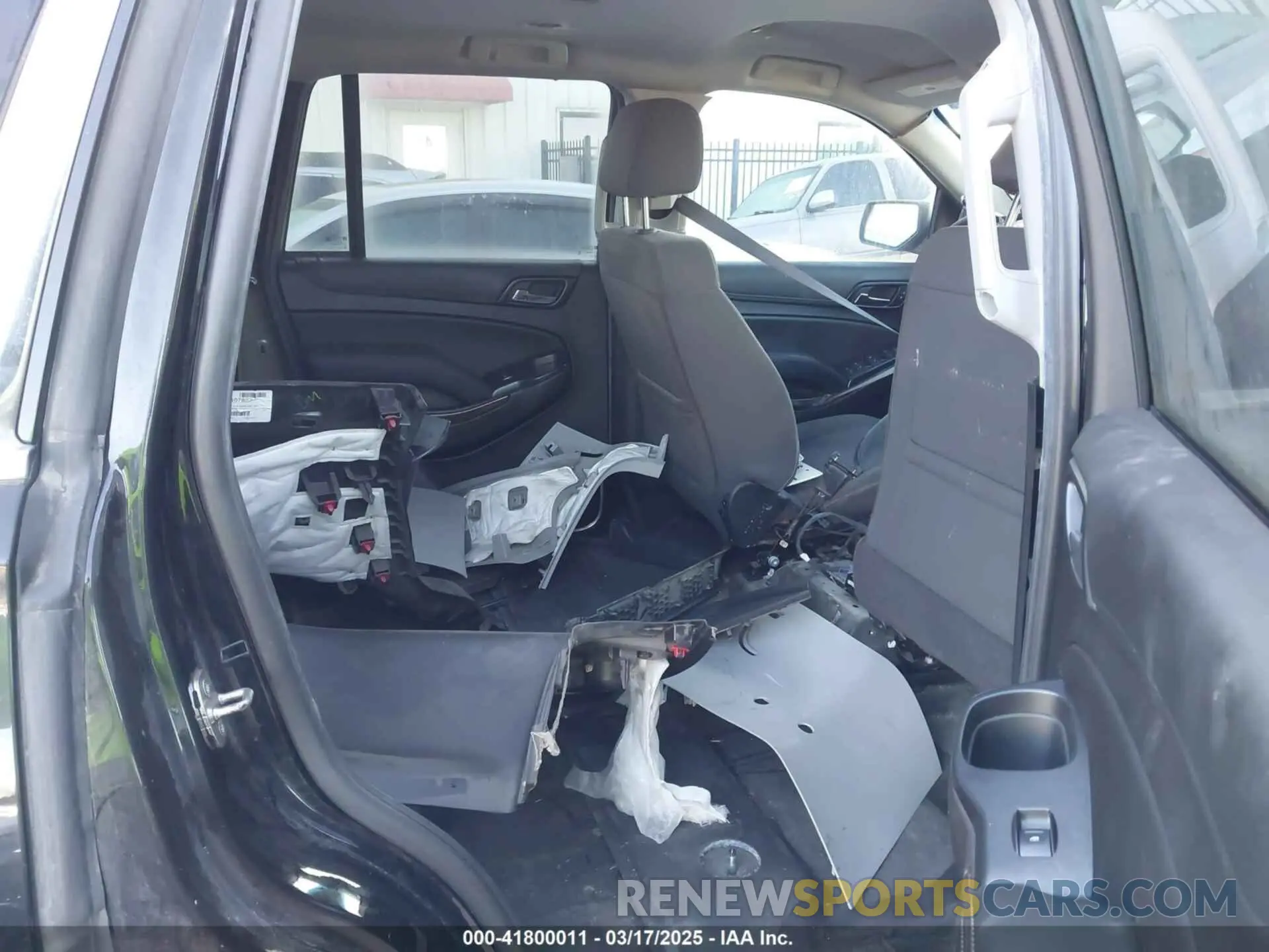 8 Photograph of a damaged car 1GNLCDEC0KR390778 CHEVROLET TAHOE 2019