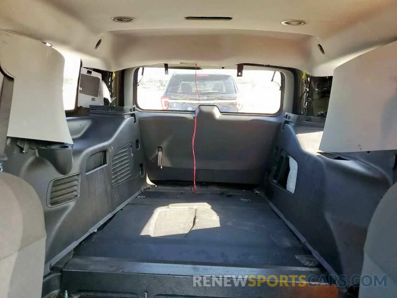 10 Photograph of a damaged car 1GNLCDEC1KR209848 CHEVROLET TAHOE 2019