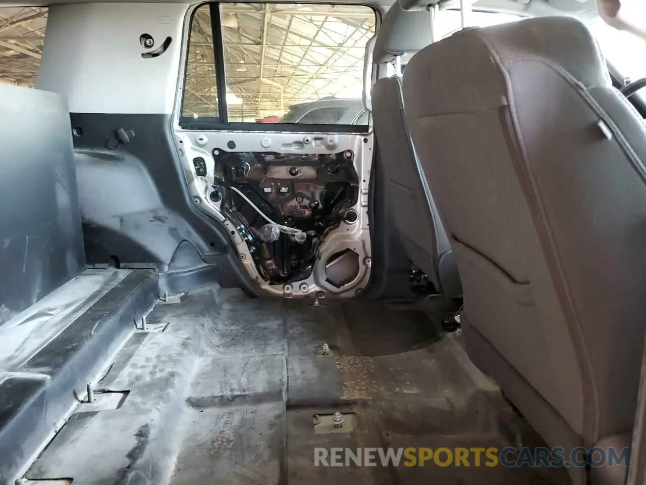 10 Photograph of a damaged car 1GNLCDEC1KR300067 CHEVROLET TAHOE 2019