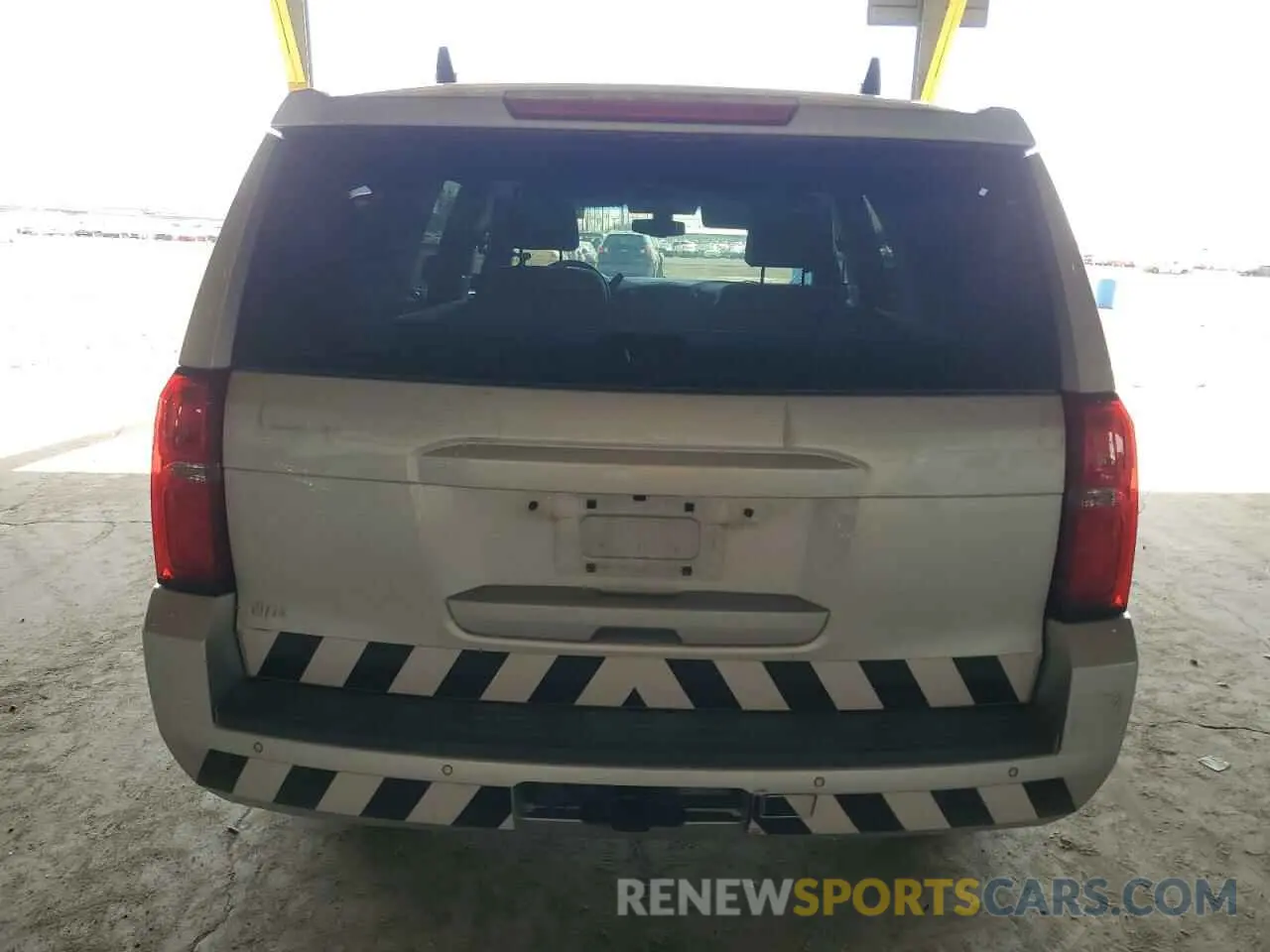 6 Photograph of a damaged car 1GNLCDEC1KR300067 CHEVROLET TAHOE 2019