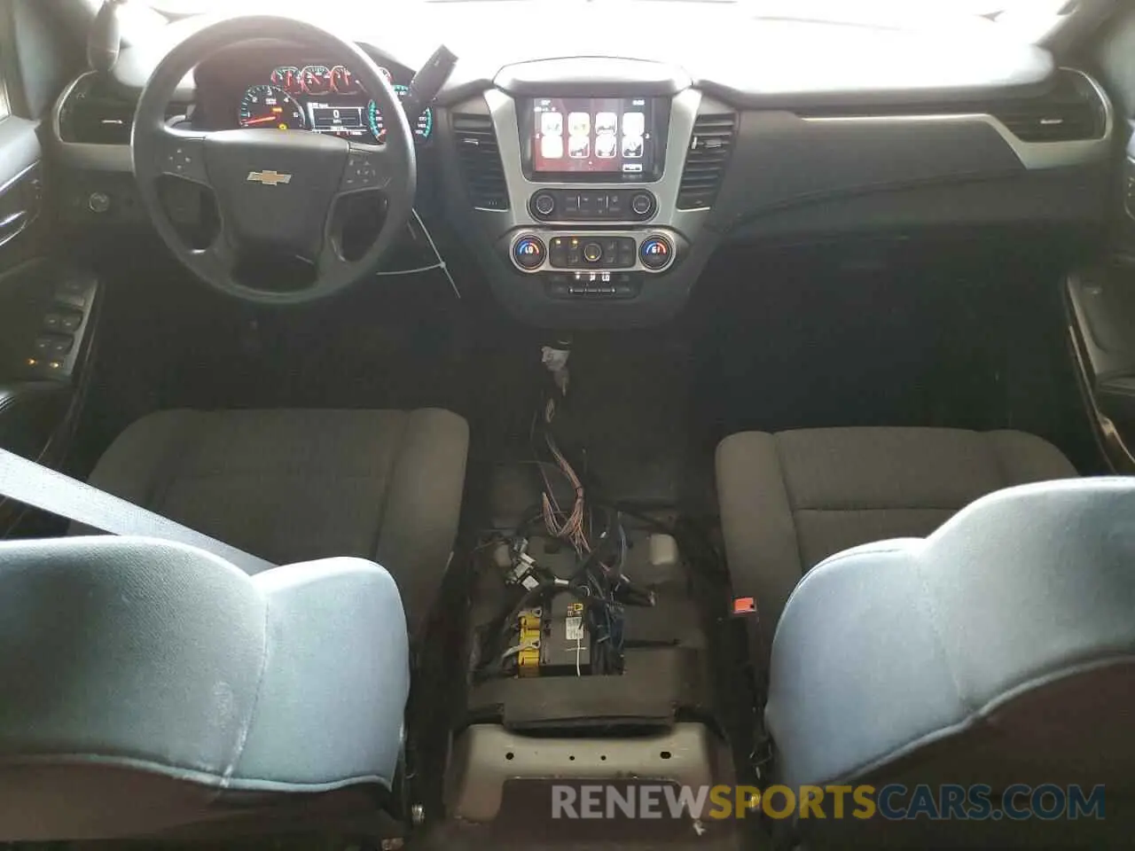 8 Photograph of a damaged car 1GNLCDEC1KR300067 CHEVROLET TAHOE 2019
