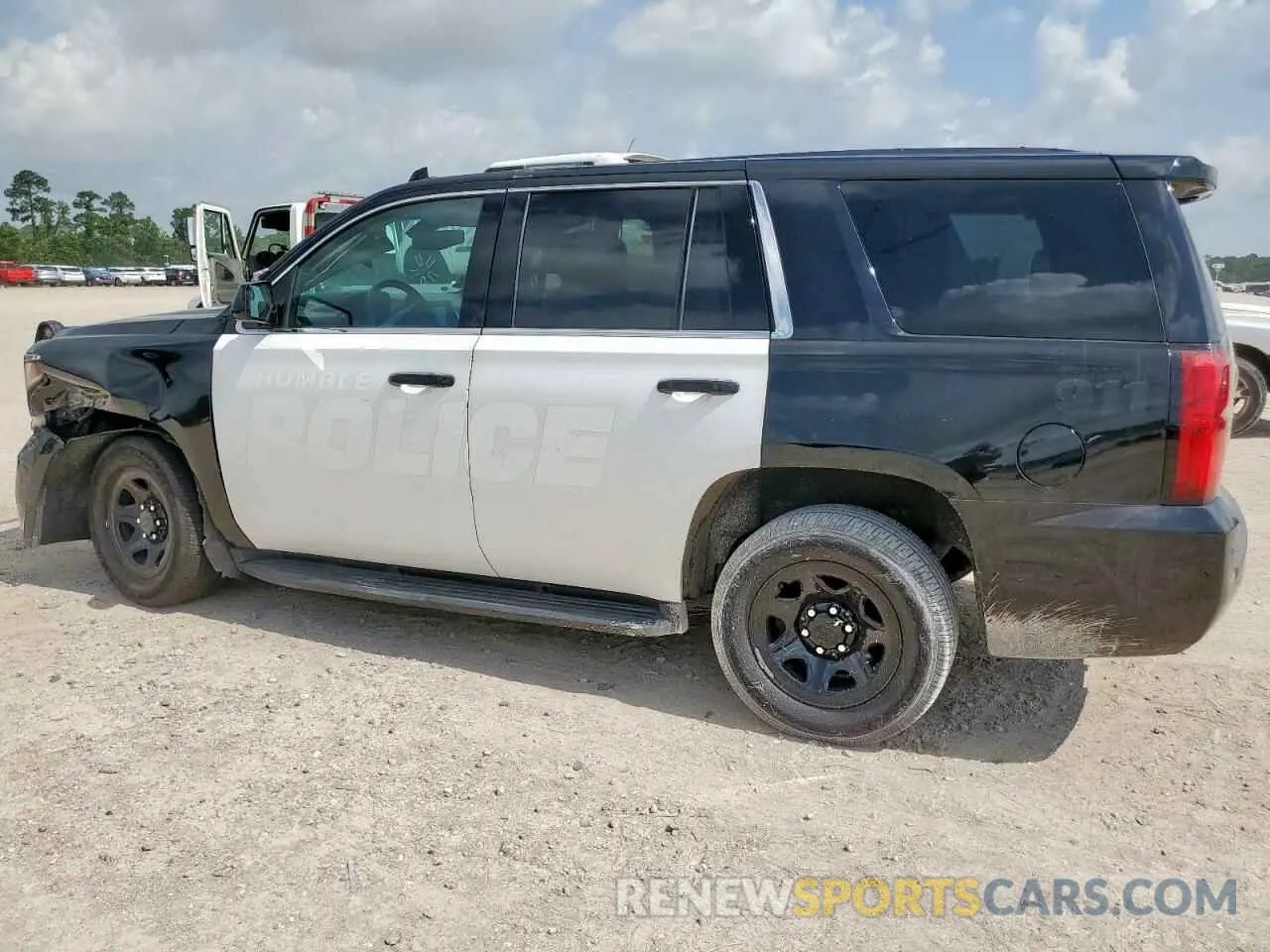 2 Photograph of a damaged car 1GNLCDEC2KR383072 CHEVROLET TAHOE 2019