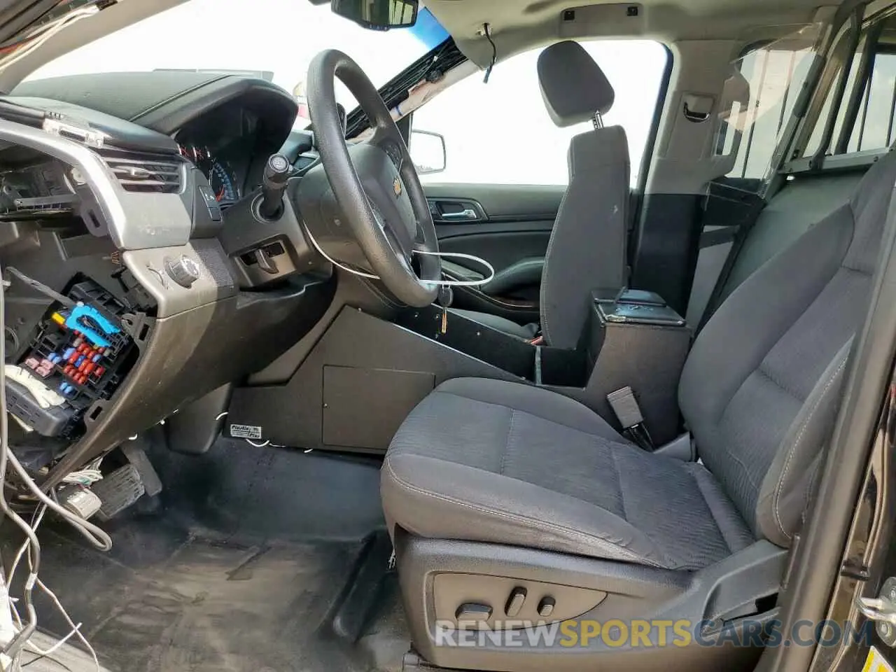 7 Photograph of a damaged car 1GNLCDEC2KR383072 CHEVROLET TAHOE 2019