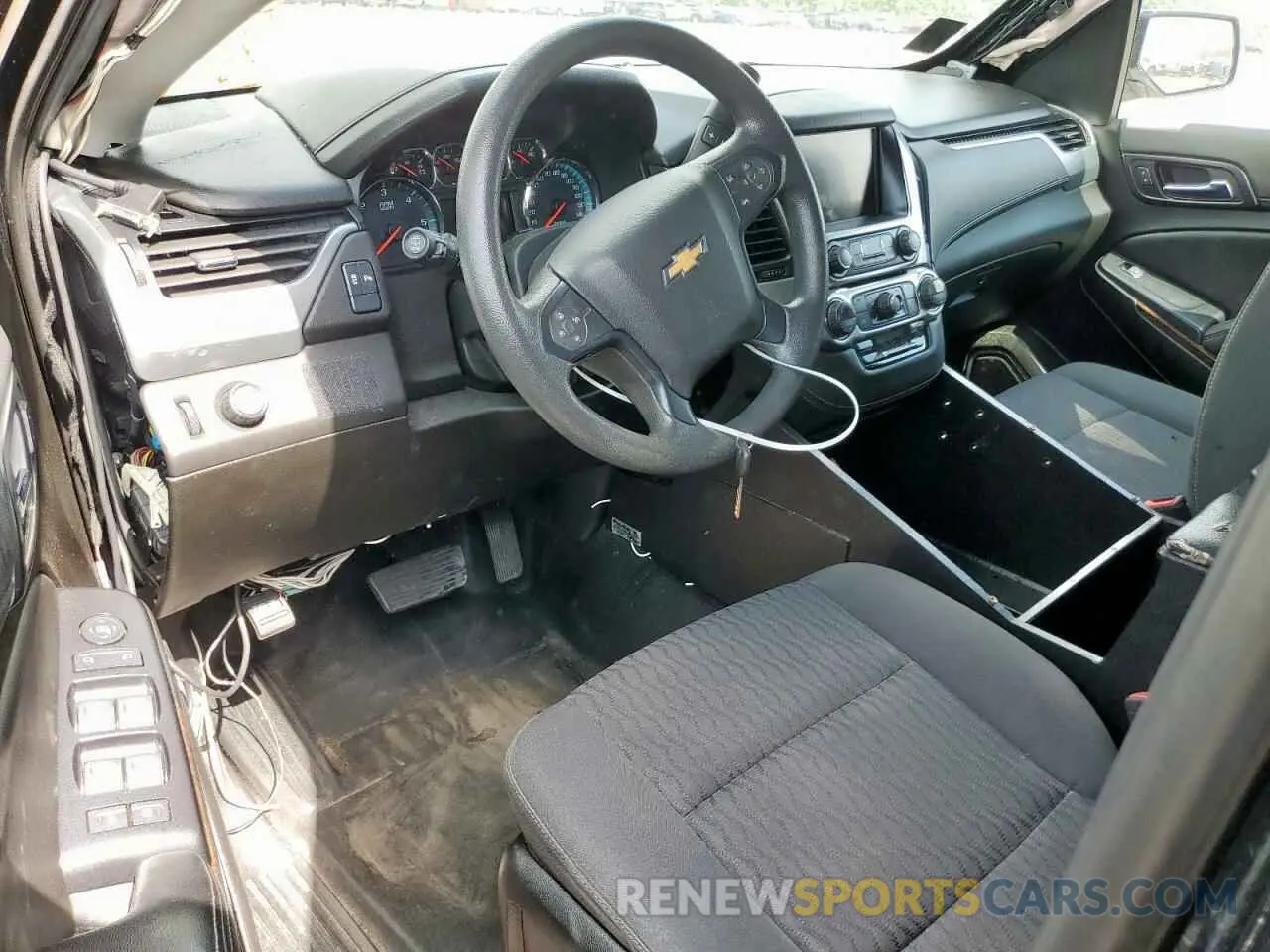 8 Photograph of a damaged car 1GNLCDEC2KR383072 CHEVROLET TAHOE 2019