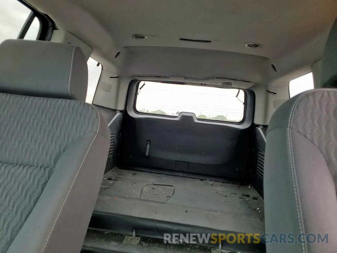 10 Photograph of a damaged car 1GNLCDEC3KR301348 CHEVROLET TAHOE 2019