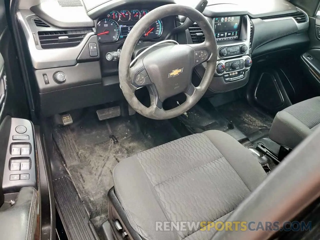 8 Photograph of a damaged car 1GNLCDEC3KR301348 CHEVROLET TAHOE 2019
