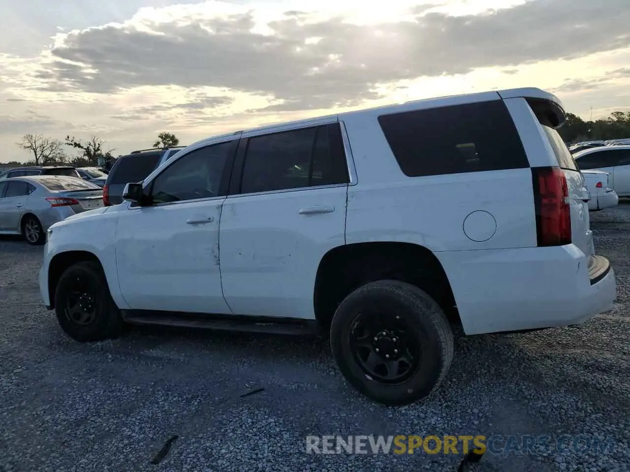 2 Photograph of a damaged car 1GNLCDEC4KR220035 CHEVROLET TAHOE 2019