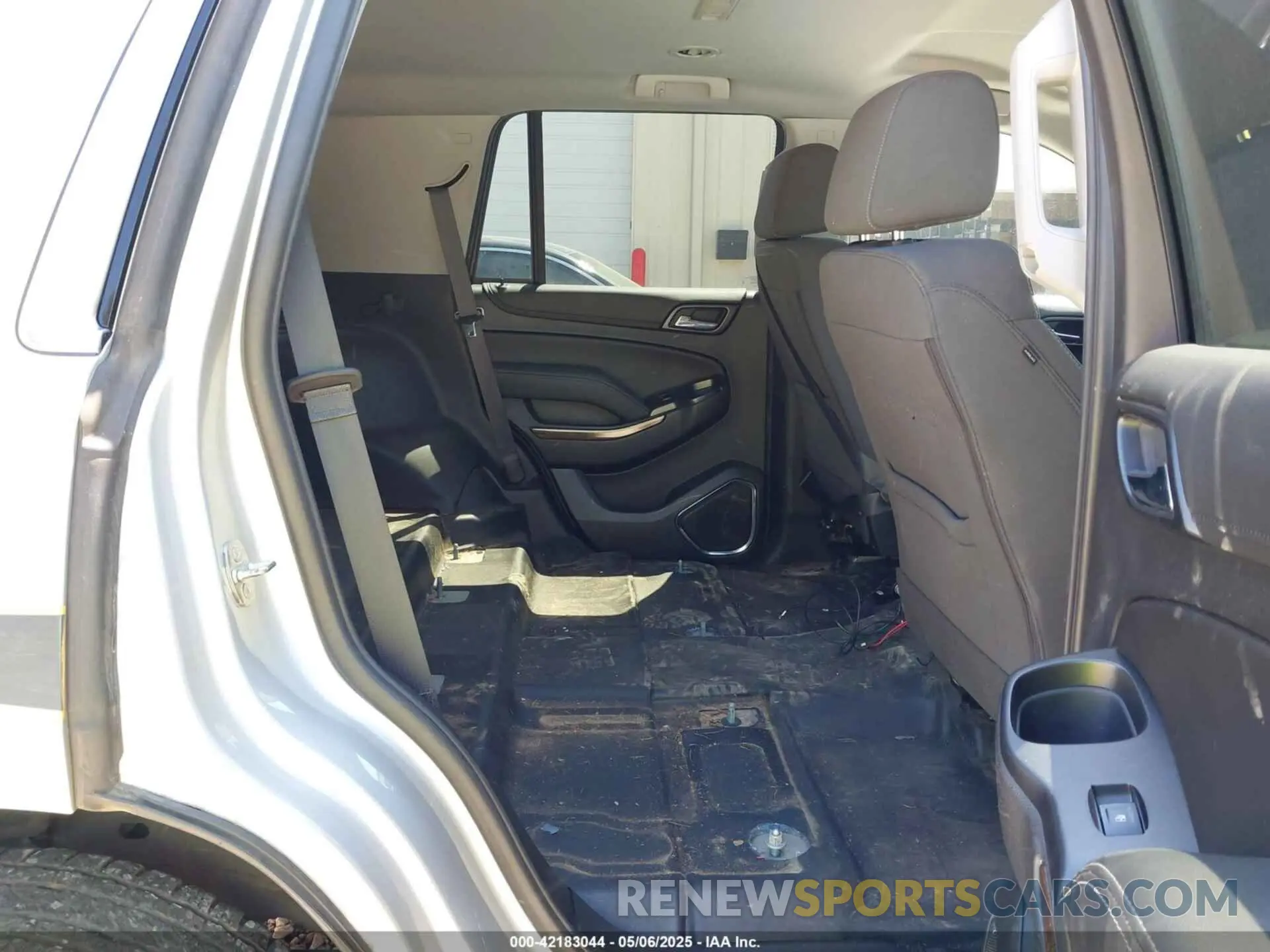 8 Photograph of a damaged car 1GNLCDEC4KR242441 CHEVROLET TAHOE 2019