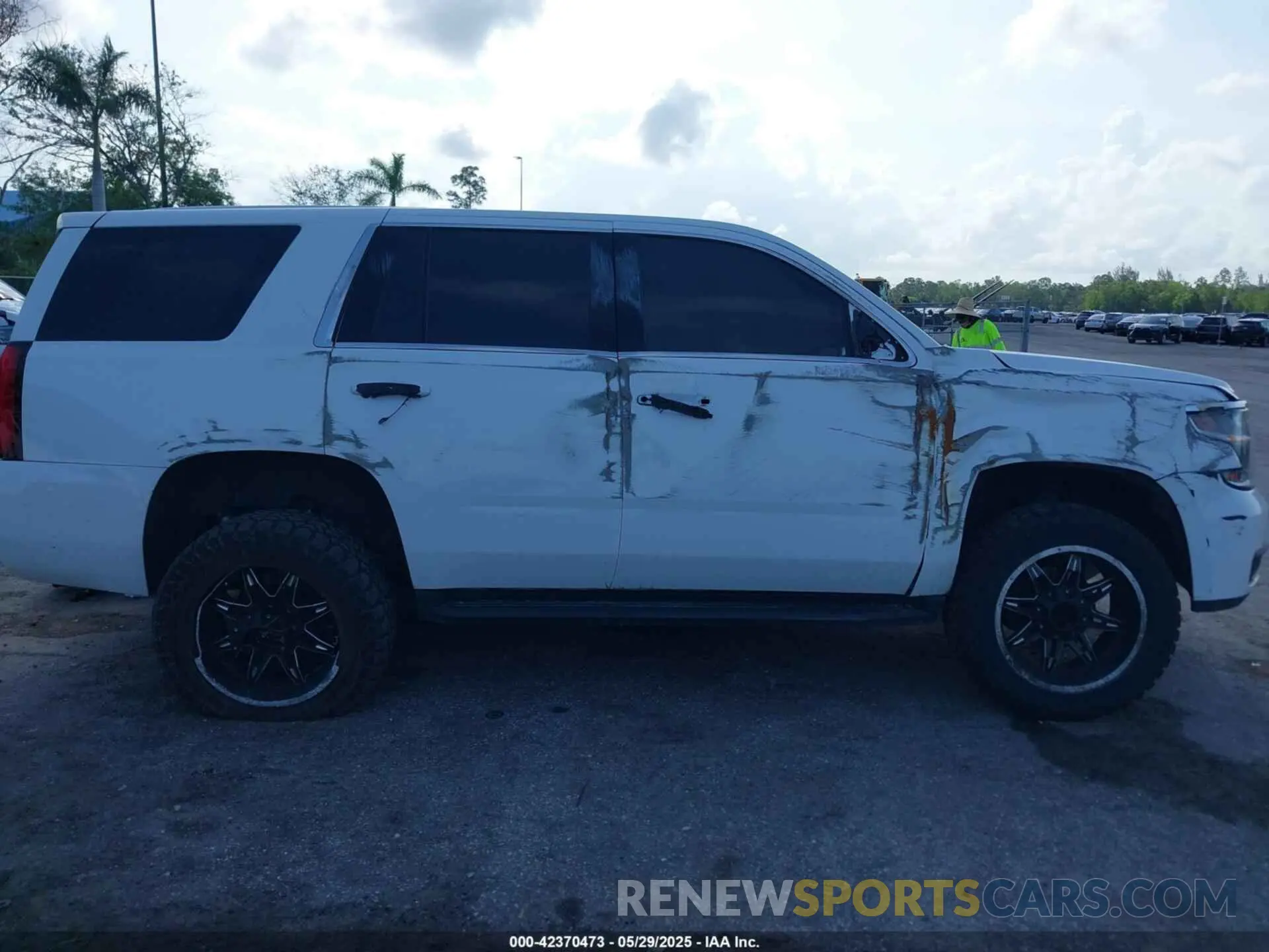 14 Photograph of a damaged car 1GNLCDECXKR196906 CHEVROLET TAHOE 2019