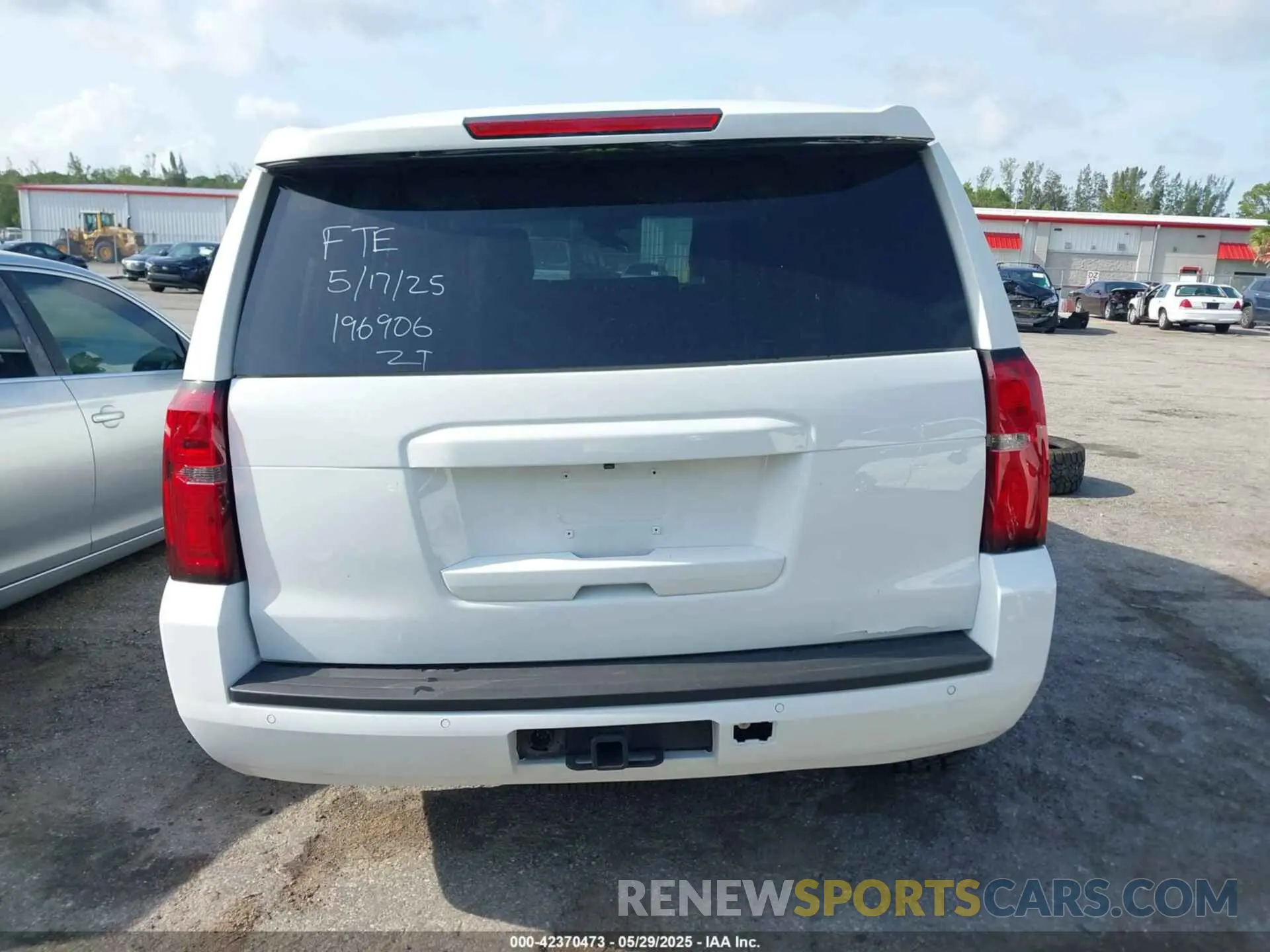 17 Photograph of a damaged car 1GNLCDECXKR196906 CHEVROLET TAHOE 2019