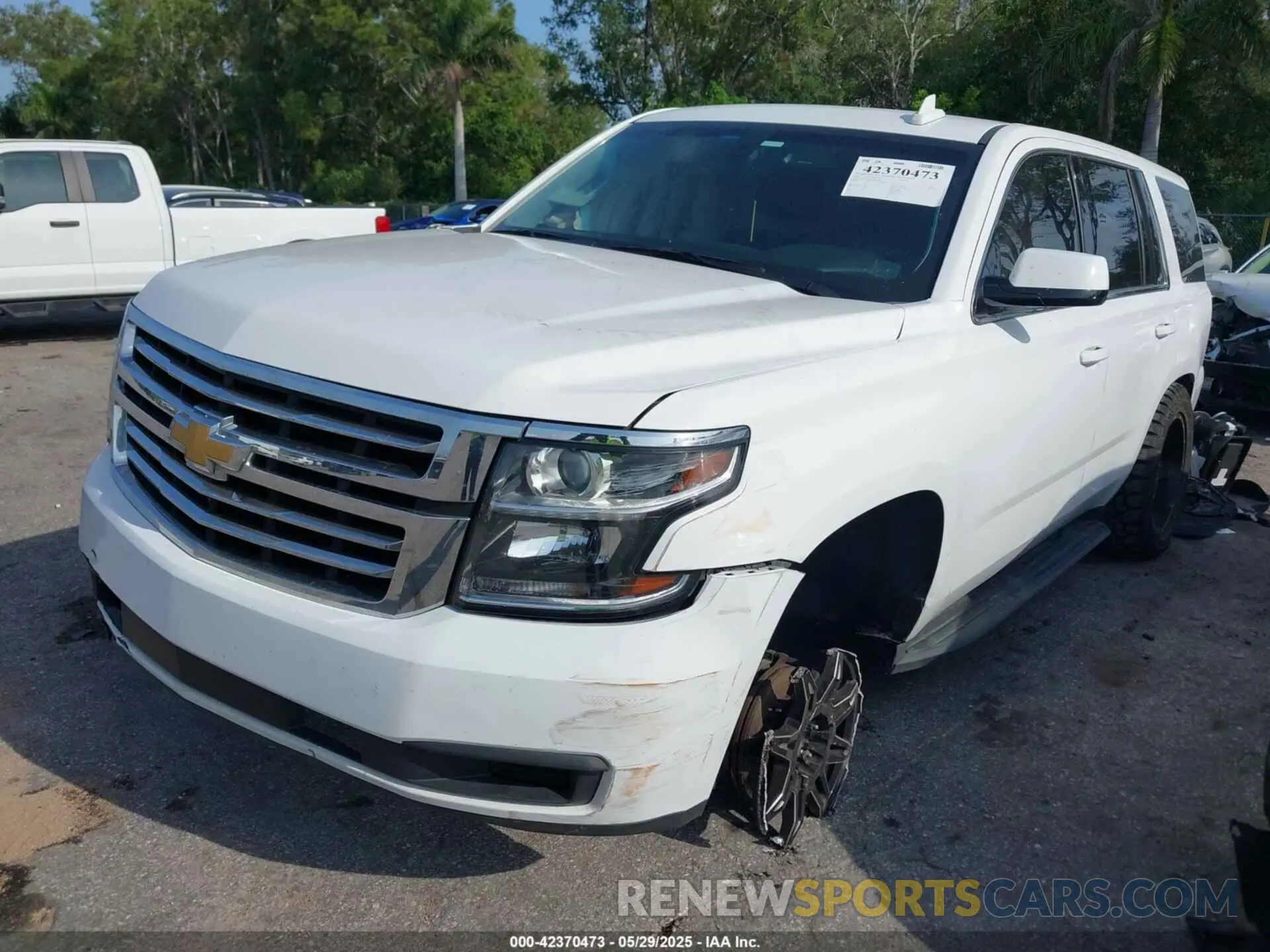 2 Photograph of a damaged car 1GNLCDECXKR196906 CHEVROLET TAHOE 2019