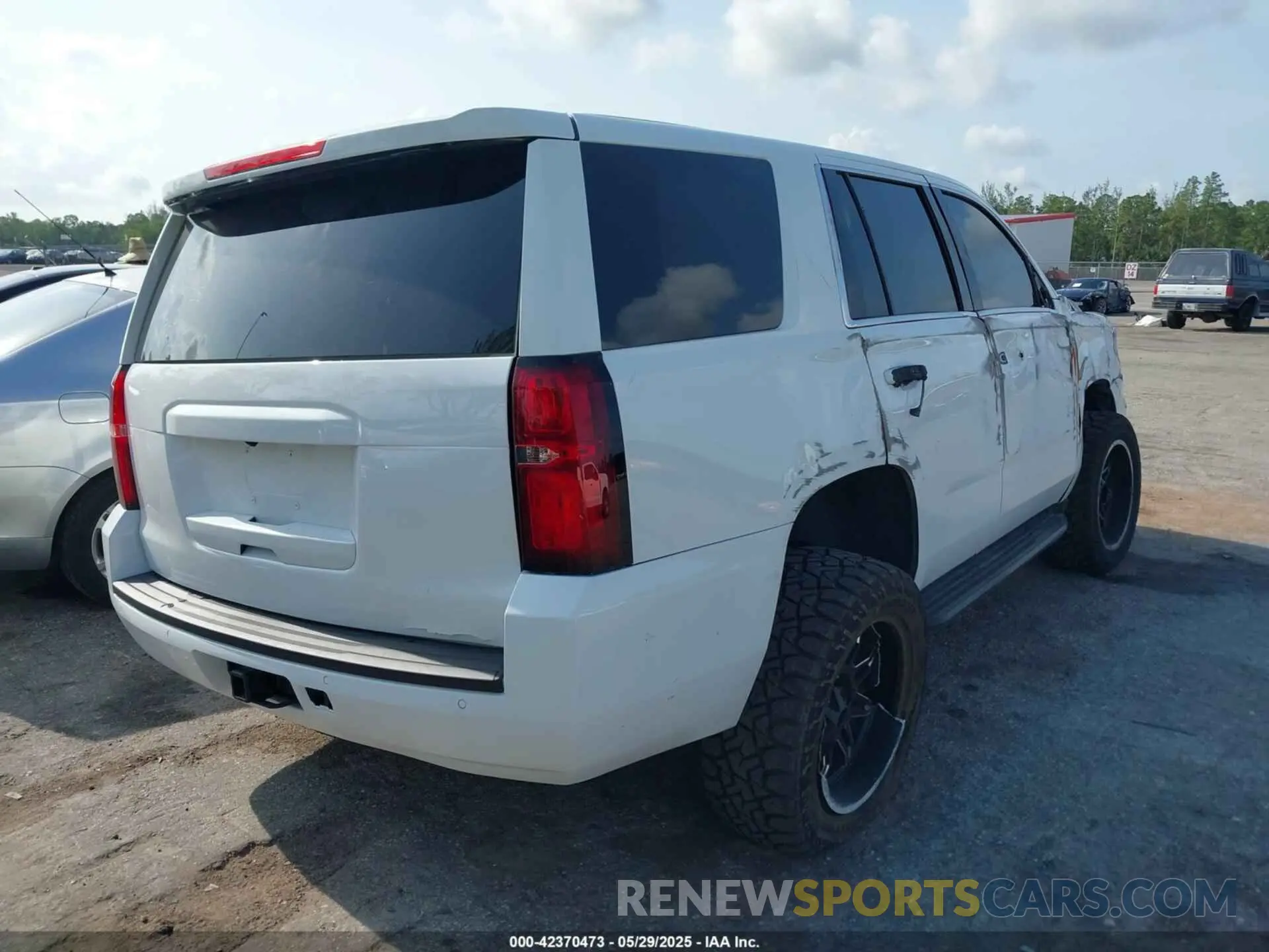 4 Photograph of a damaged car 1GNLCDECXKR196906 CHEVROLET TAHOE 2019