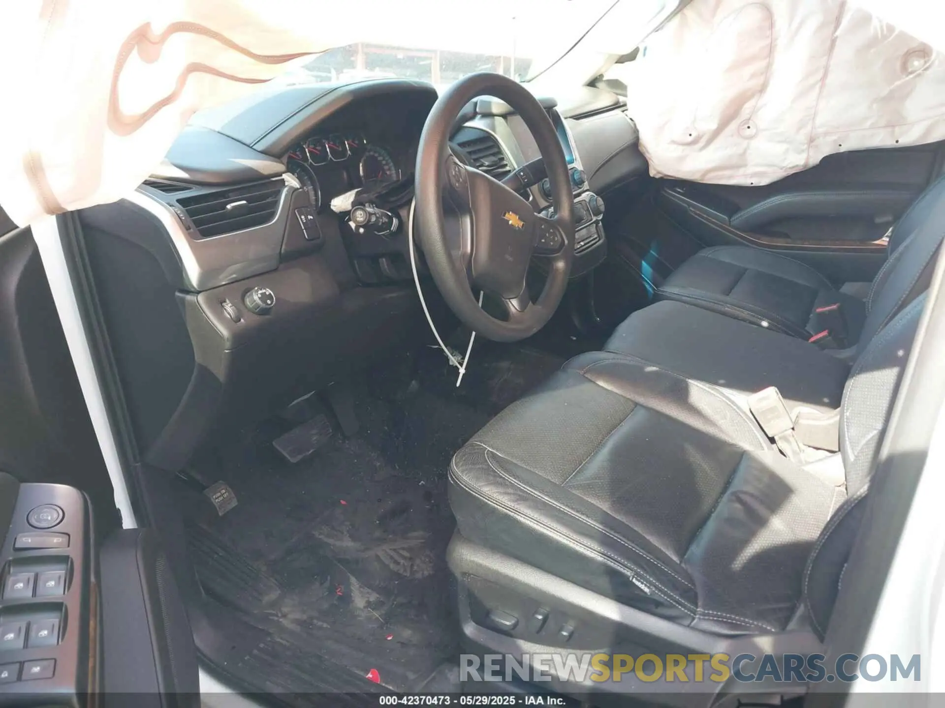 5 Photograph of a damaged car 1GNLCDECXKR196906 CHEVROLET TAHOE 2019