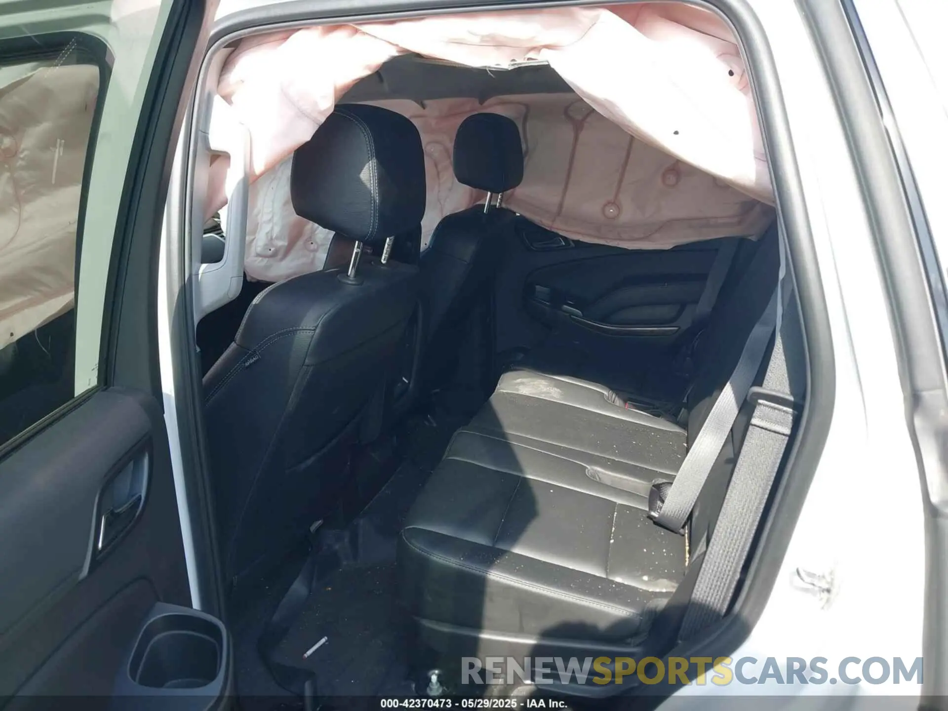 8 Photograph of a damaged car 1GNLCDECXKR196906 CHEVROLET TAHOE 2019