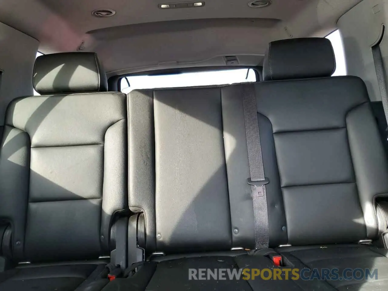 10 Photograph of a damaged car 1GNLCDECXKR327090 CHEVROLET TAHOE 2019