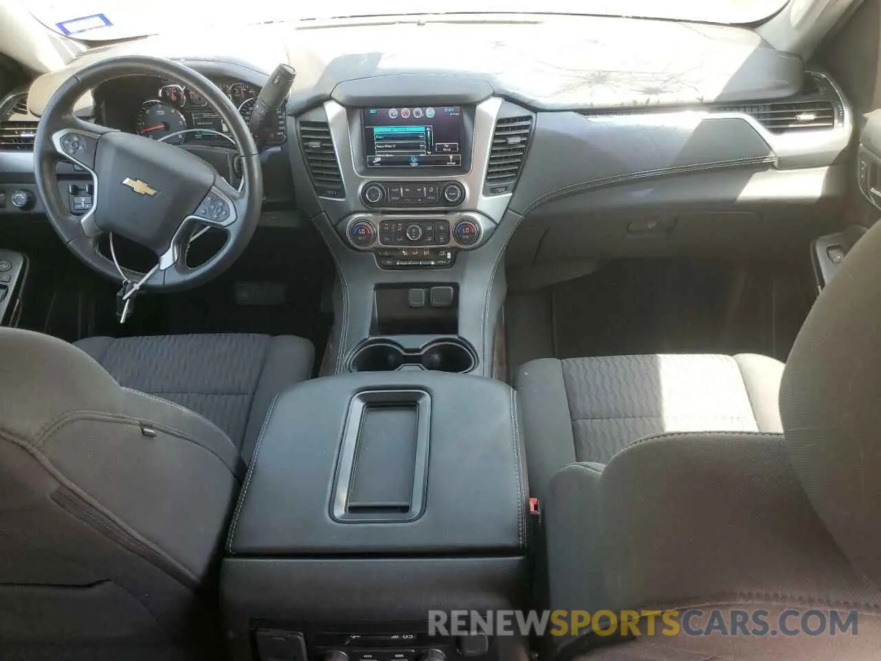 8 Photograph of a damaged car 1GNSCAKC4KR400968 CHEVROLET TAHOE 2019