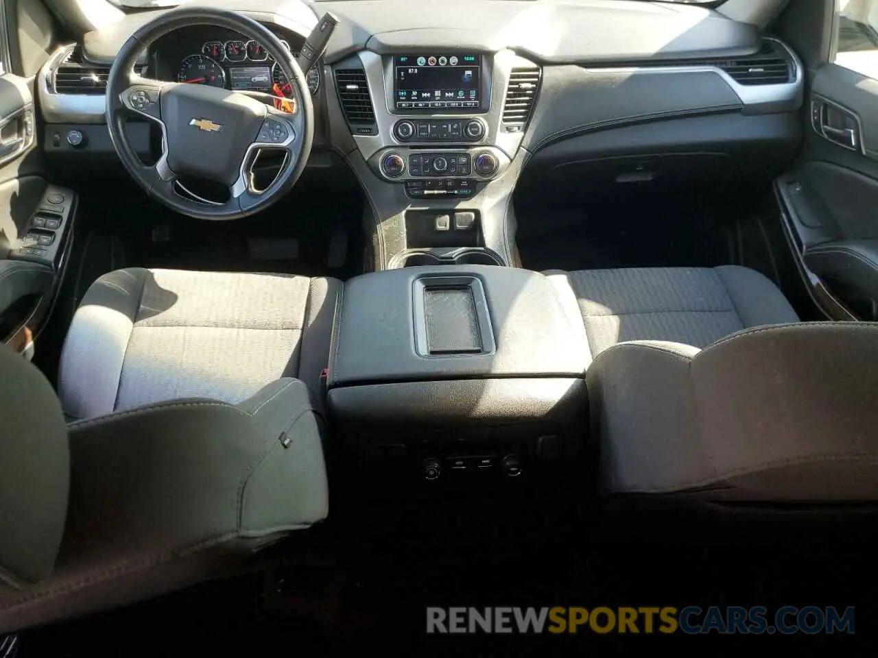 8 Photograph of a damaged car 1GNSCAKC9KR375548 CHEVROLET TAHOE 2019