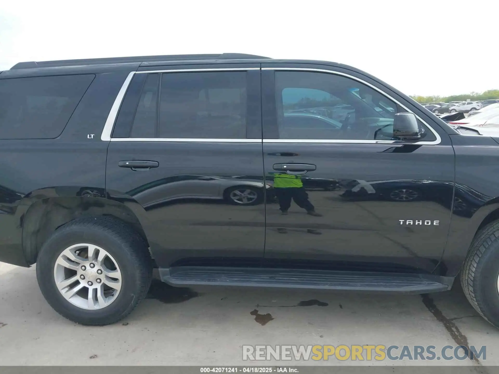 13 Photograph of a damaged car 1GNSCBKC0KR275635 CHEVROLET TAHOE 2019