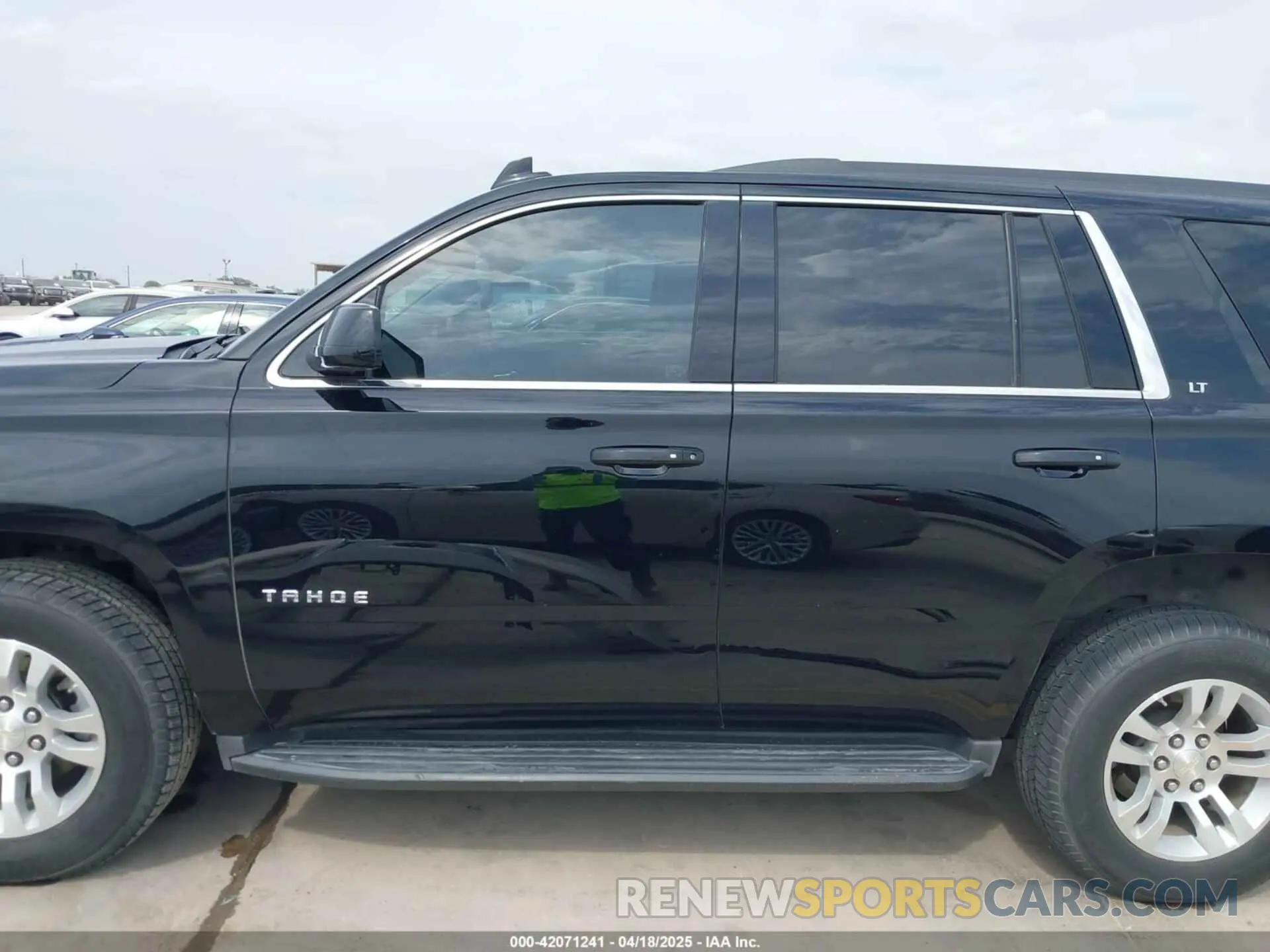 14 Photograph of a damaged car 1GNSCBKC0KR275635 CHEVROLET TAHOE 2019