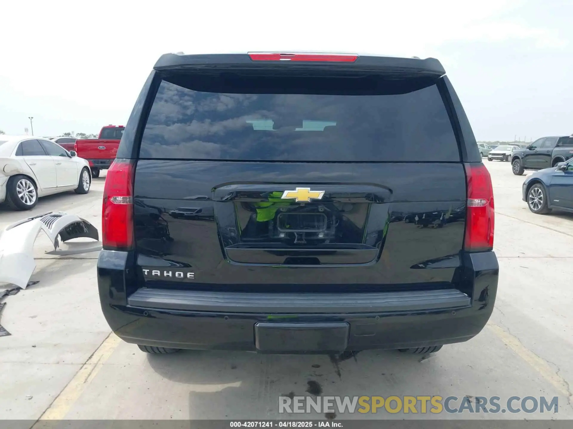 16 Photograph of a damaged car 1GNSCBKC0KR275635 CHEVROLET TAHOE 2019