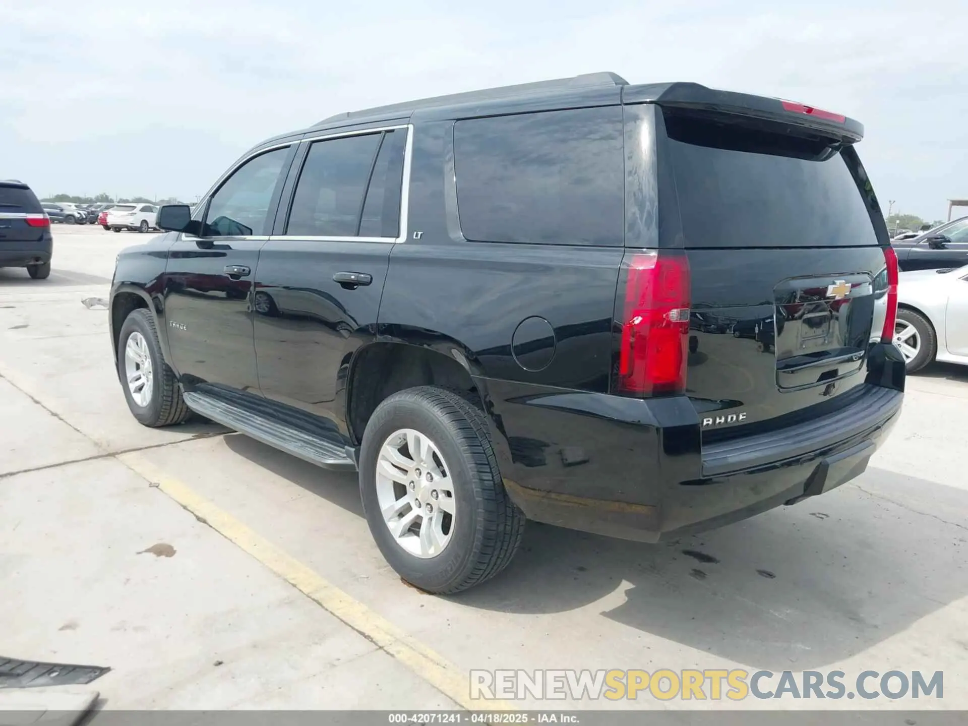 3 Photograph of a damaged car 1GNSCBKC0KR275635 CHEVROLET TAHOE 2019