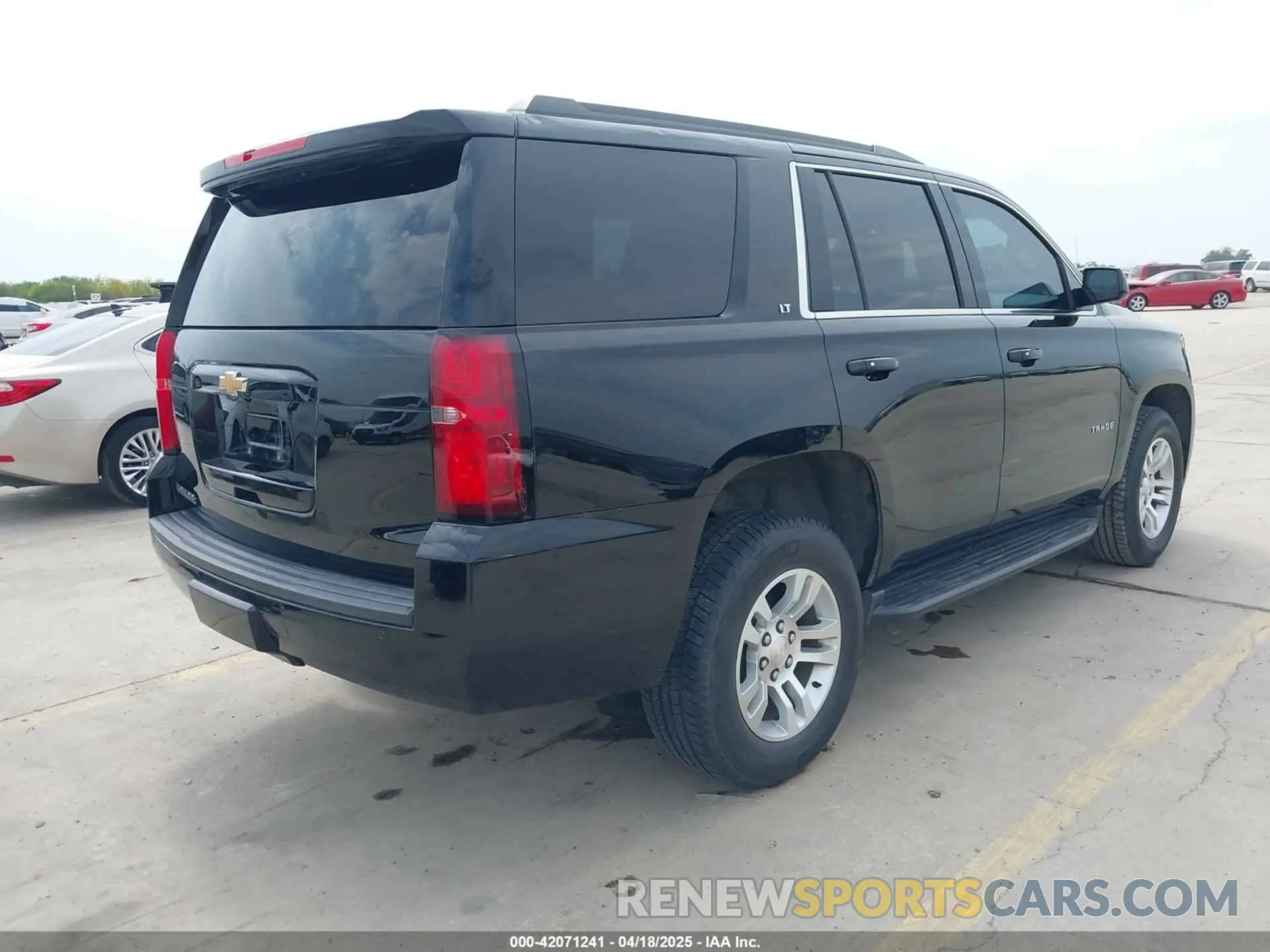 4 Photograph of a damaged car 1GNSCBKC0KR275635 CHEVROLET TAHOE 2019