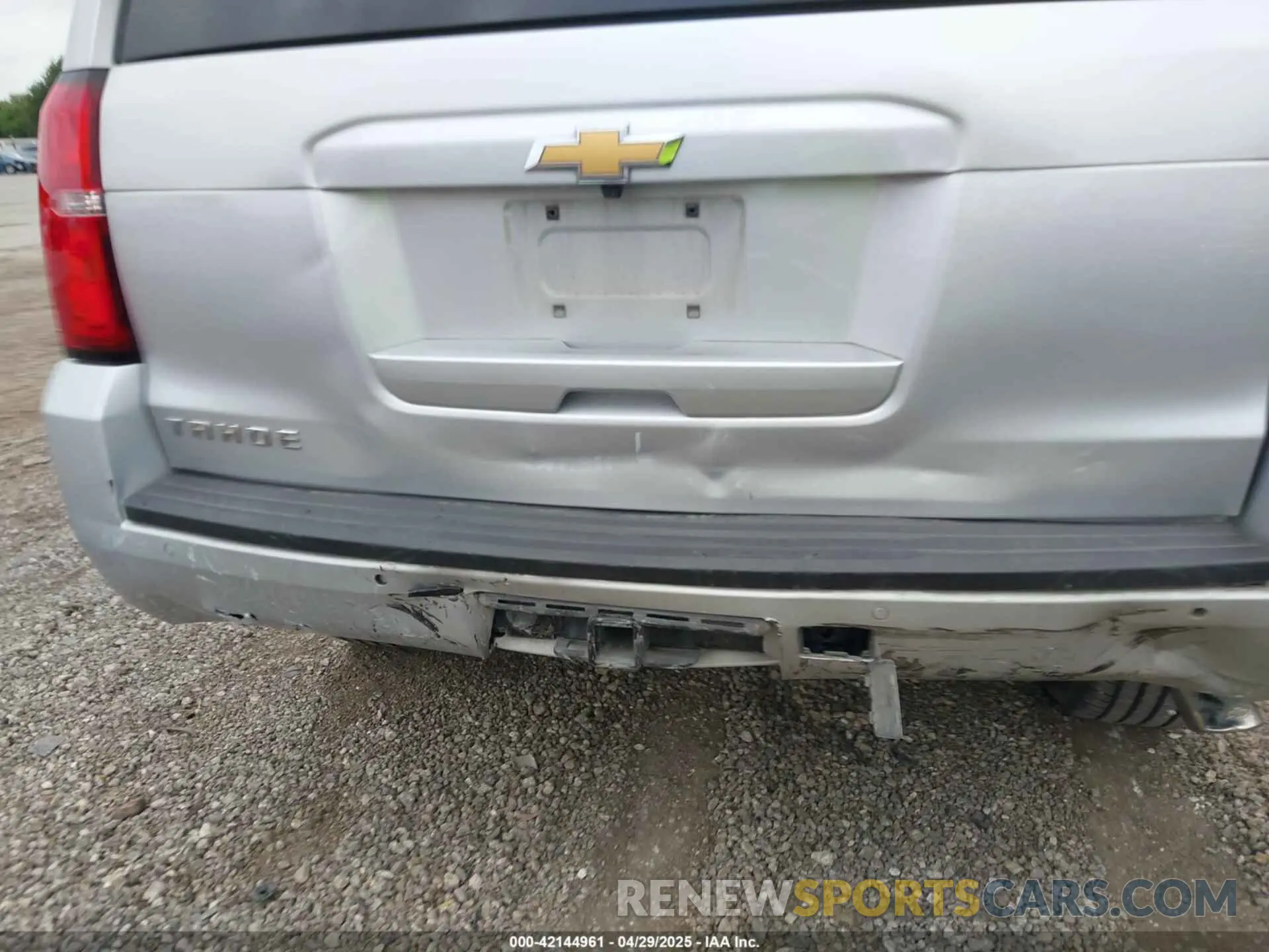 18 Photograph of a damaged car 1GNSCBKC1KR191789 CHEVROLET TAHOE 2019
