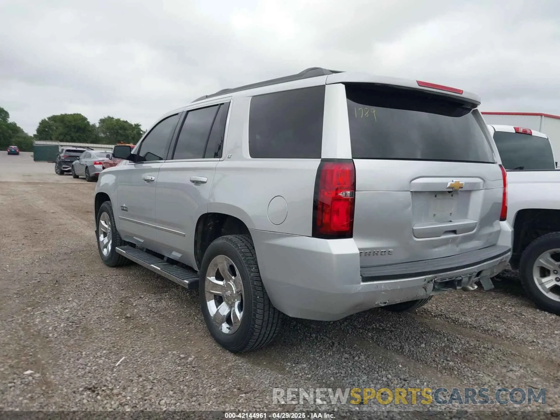 3 Photograph of a damaged car 1GNSCBKC1KR191789 CHEVROLET TAHOE 2019