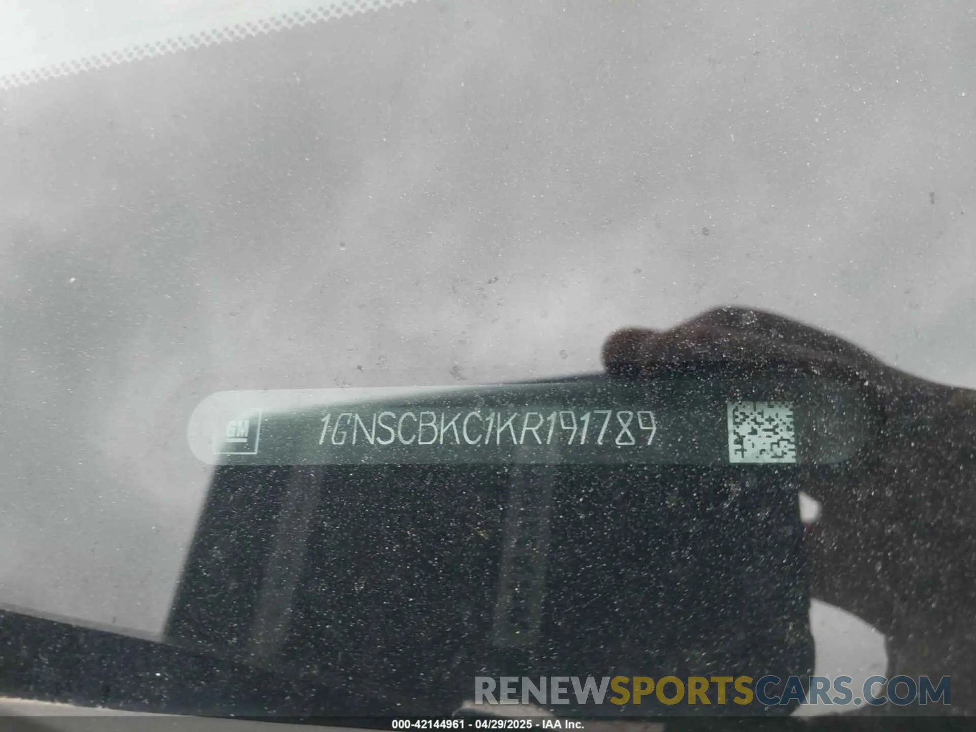 9 Photograph of a damaged car 1GNSCBKC1KR191789 CHEVROLET TAHOE 2019