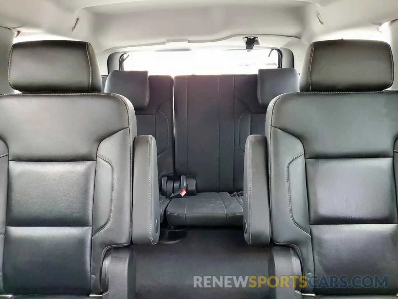 10 Photograph of a damaged car 1GNSCBKC1KR226315 CHEVROLET TAHOE 2019