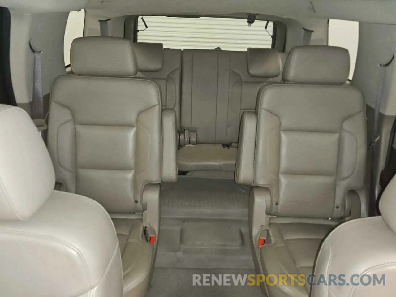 10 Photograph of a damaged car 1GNSCBKC4KR142943 CHEVROLET TAHOE 2019