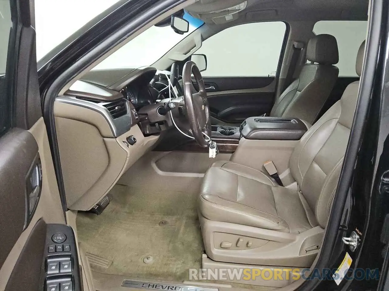 7 Photograph of a damaged car 1GNSCBKC4KR142943 CHEVROLET TAHOE 2019