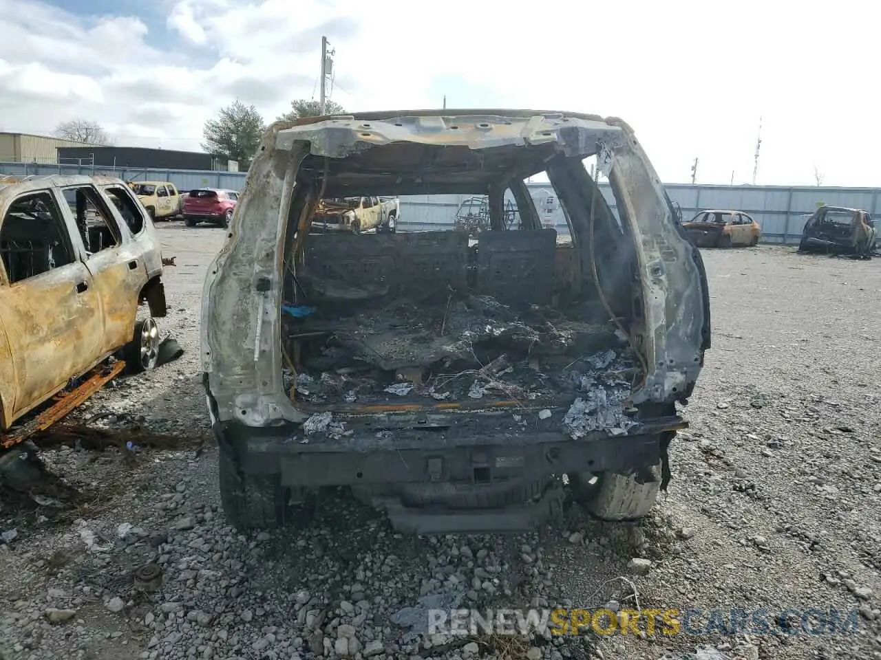 6 Photograph of a damaged car 1GNSCBKC5KR293404 CHEVROLET TAHOE 2019
