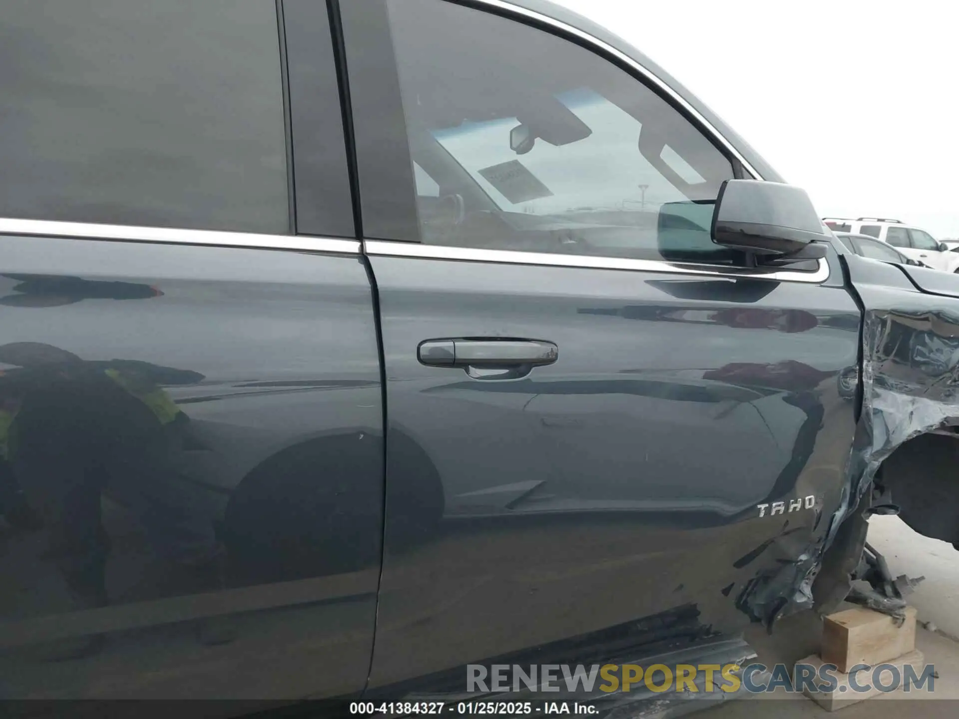 18 Photograph of a damaged car 1GNSCBKC8KR366460 CHEVROLET TAHOE 2019