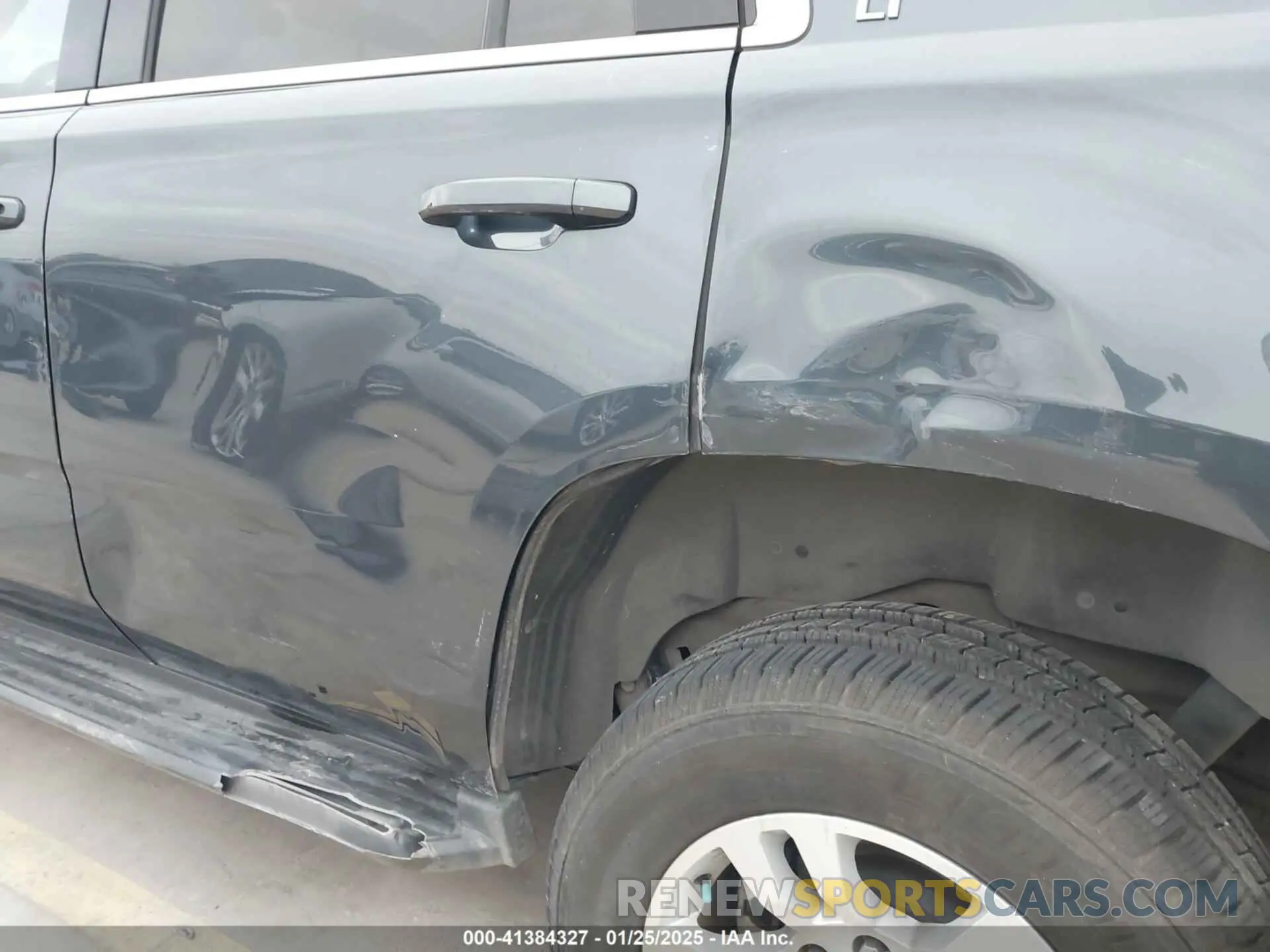 19 Photograph of a damaged car 1GNSCBKC8KR366460 CHEVROLET TAHOE 2019