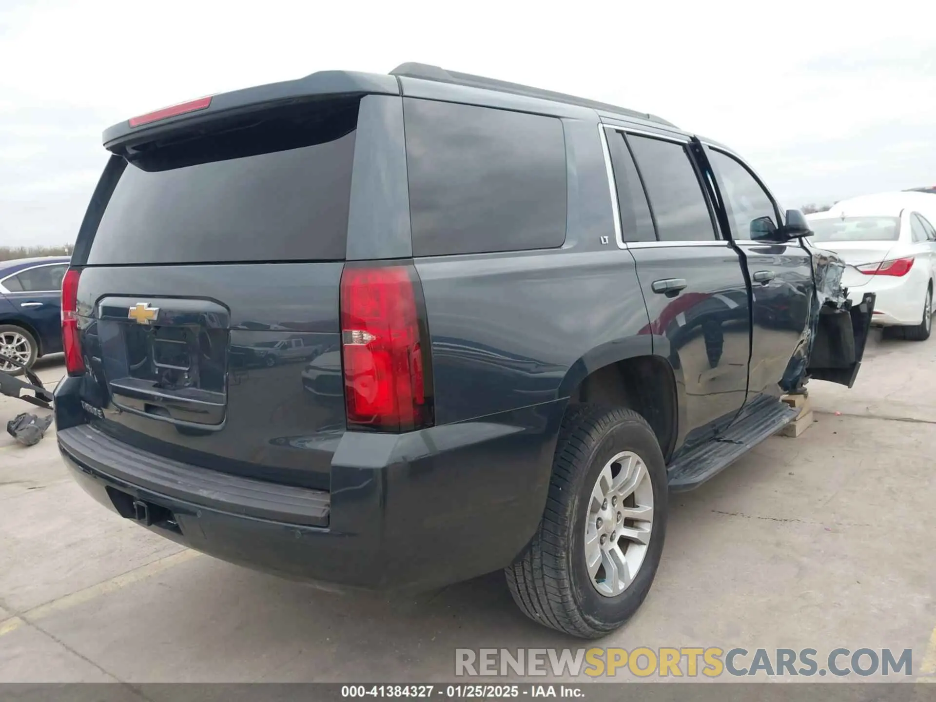 4 Photograph of a damaged car 1GNSCBKC8KR366460 CHEVROLET TAHOE 2019