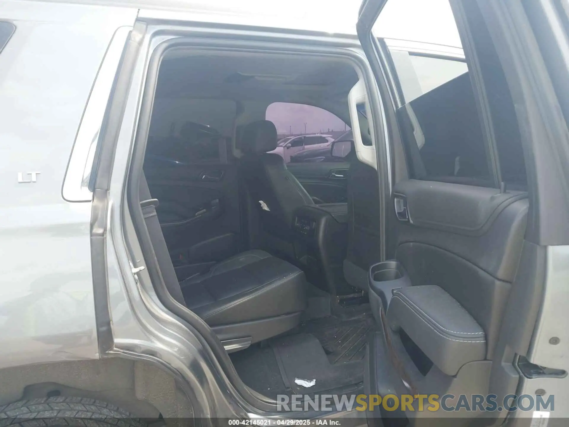 8 Photograph of a damaged car 1GNSCBKC8KR406519 CHEVROLET TAHOE 2019
